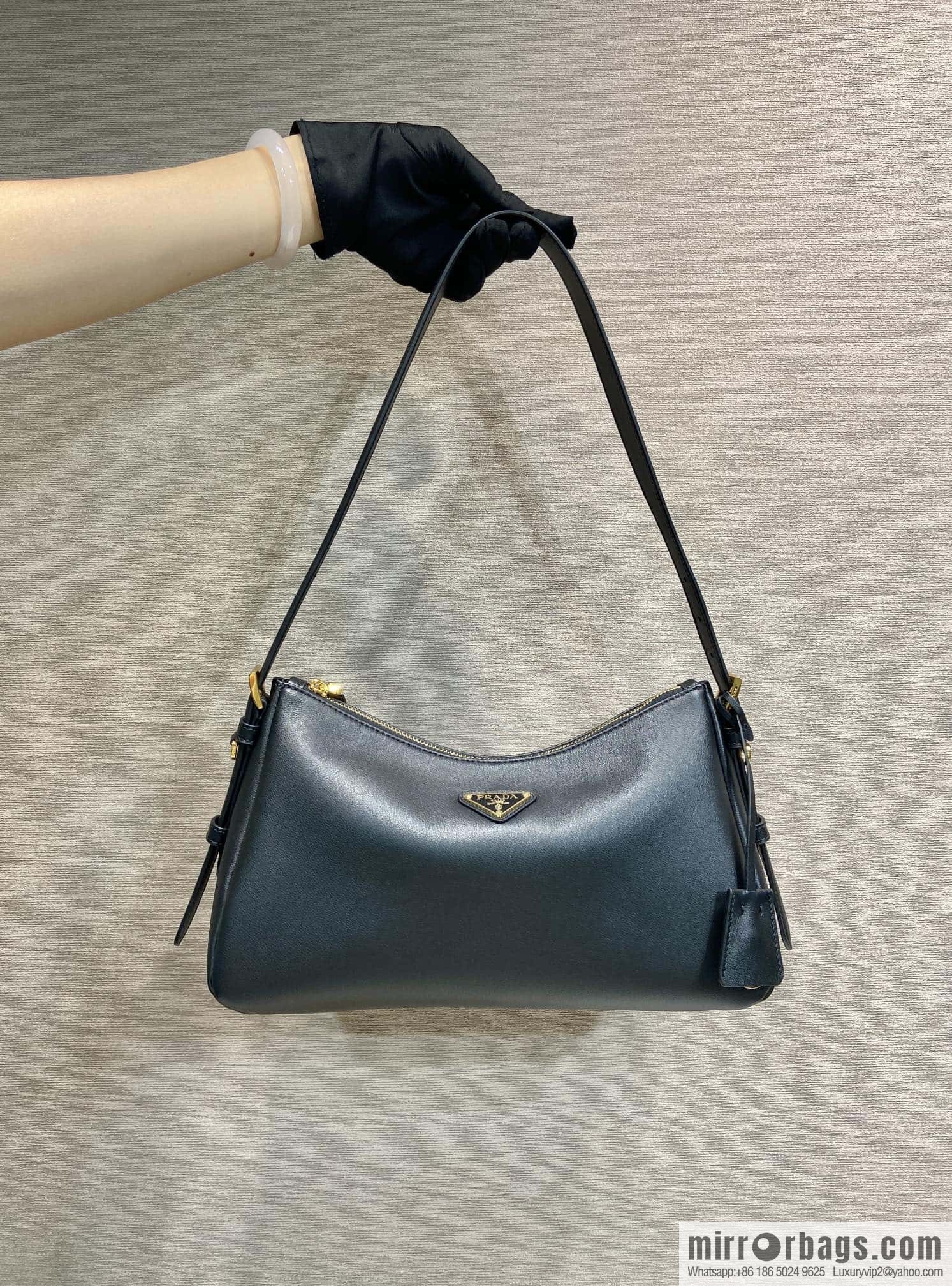 PRADA 🎉 new Aimee armpit bag 🎉 1BC229 small 🎉🎉 black