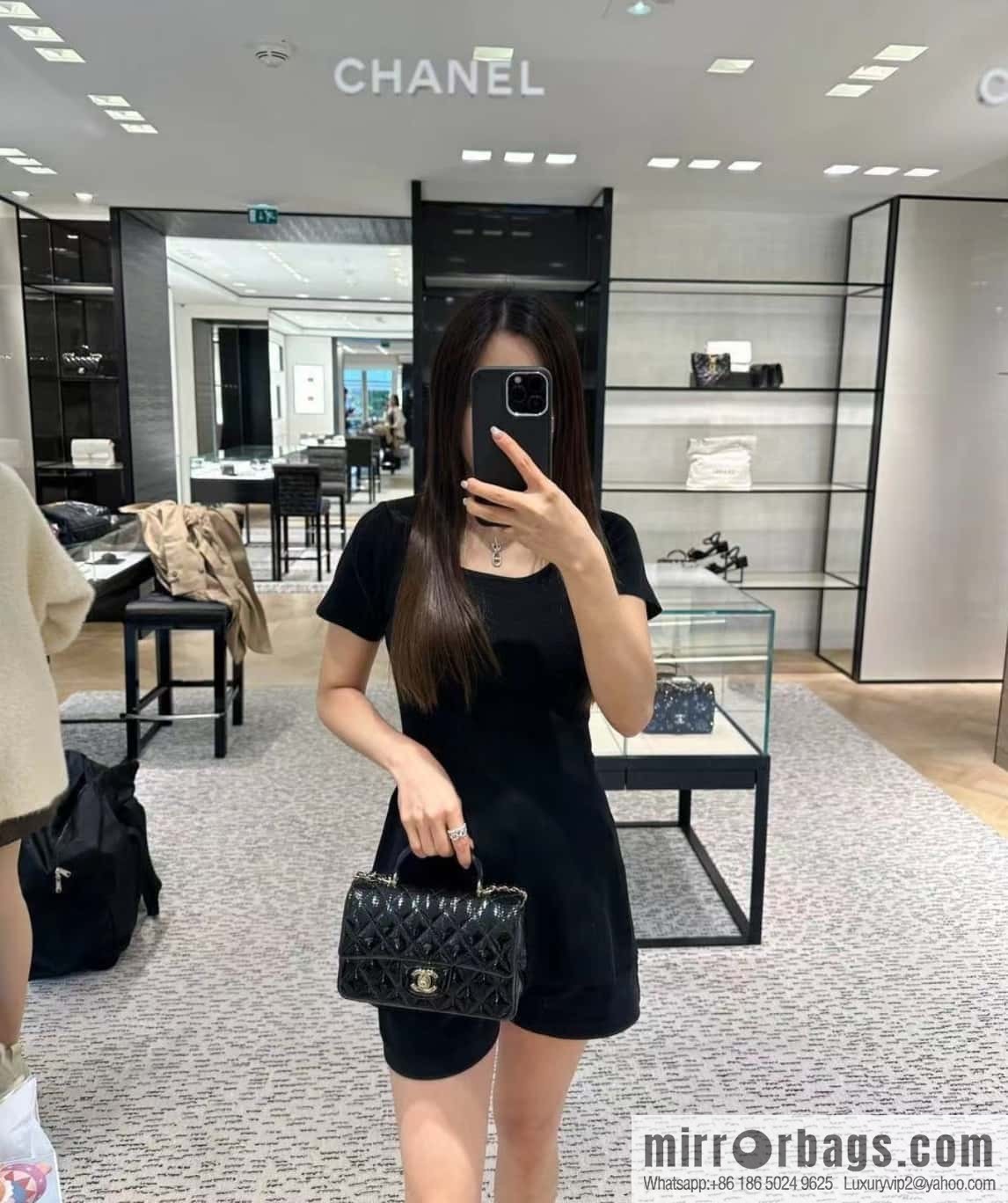 𝗖𝗛𝗔𝗡𝗘𝗟 24K CF Mini Portable, patent leather, black AS2431 B18237 94305