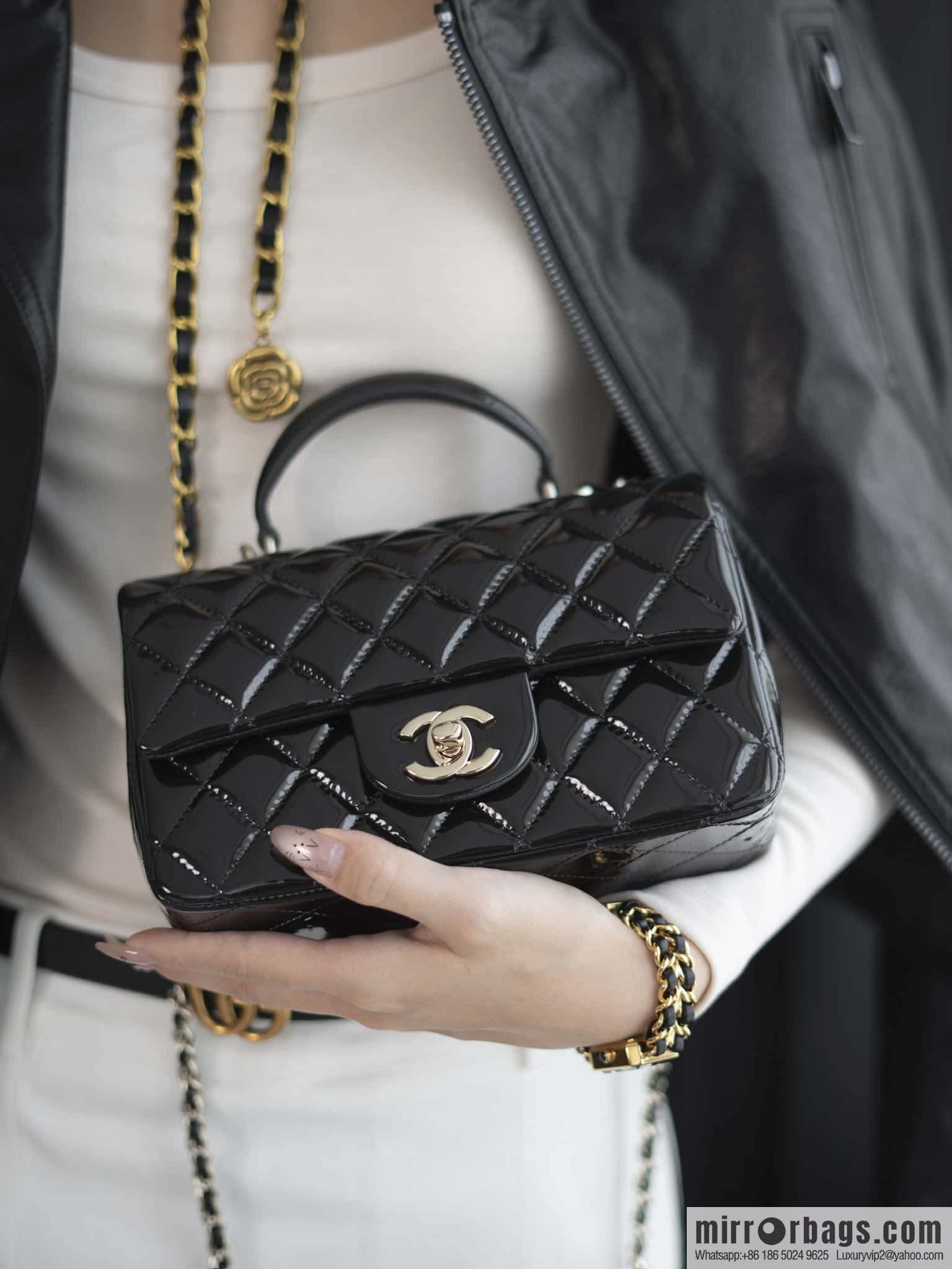 𝗖𝗛𝗔𝗡𝗘𝗟 24K CF Mini Portable, patent leather, black AS2431 B18237 94305