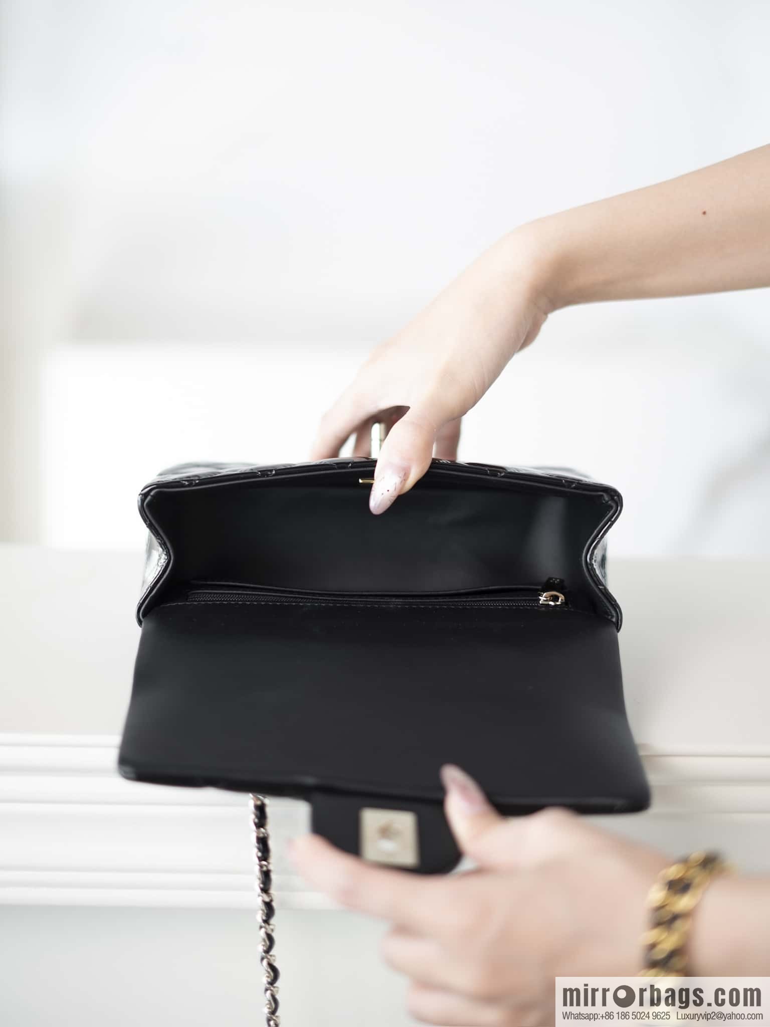 𝗖𝗛𝗔𝗡𝗘𝗟 24K CF Mini Portable, patent leather, black AS2431 B18237 94305