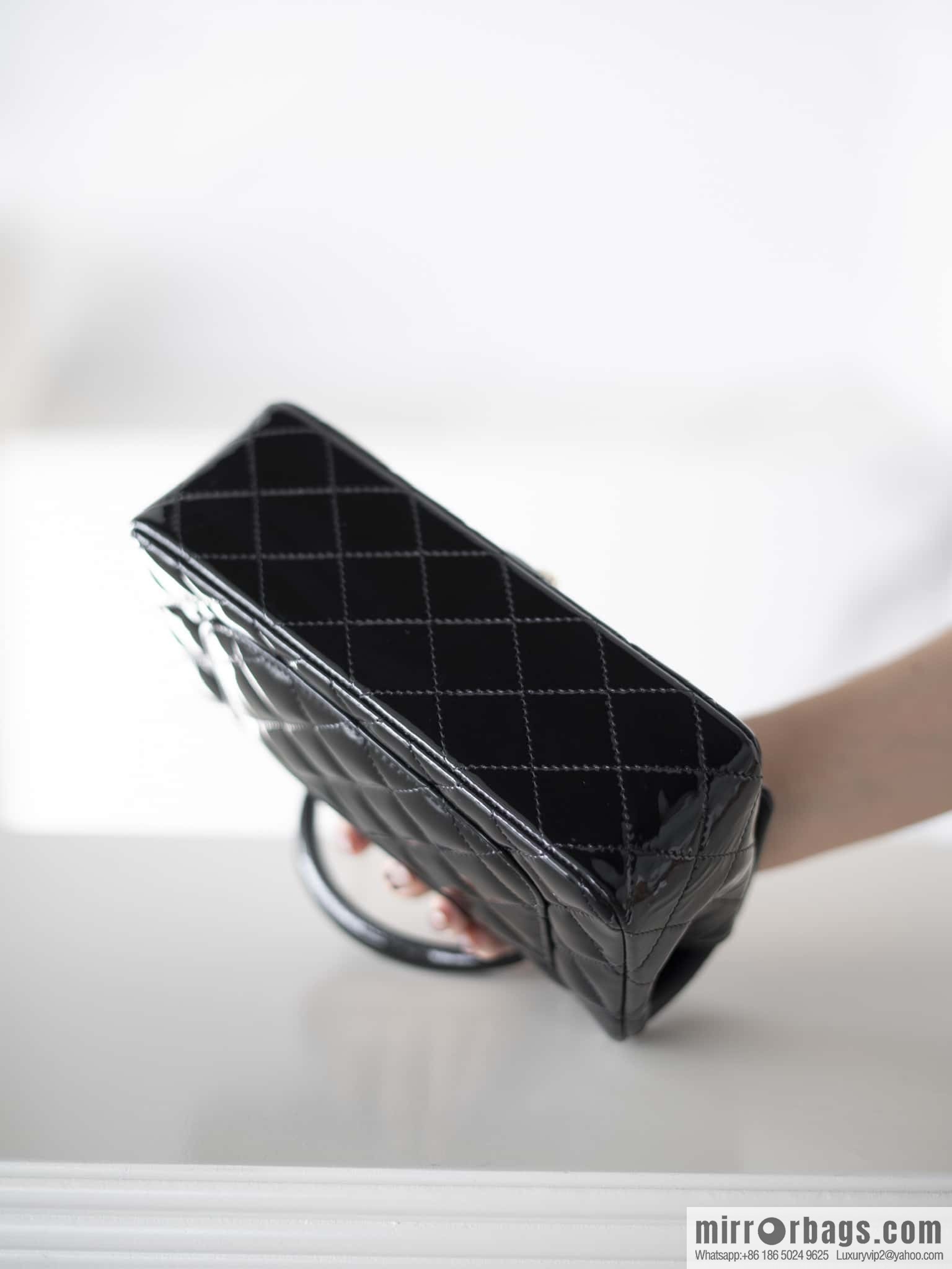 𝗖𝗛𝗔𝗡𝗘𝗟 24K CF Mini Portable, patent leather, black AS2431 B18237 94305