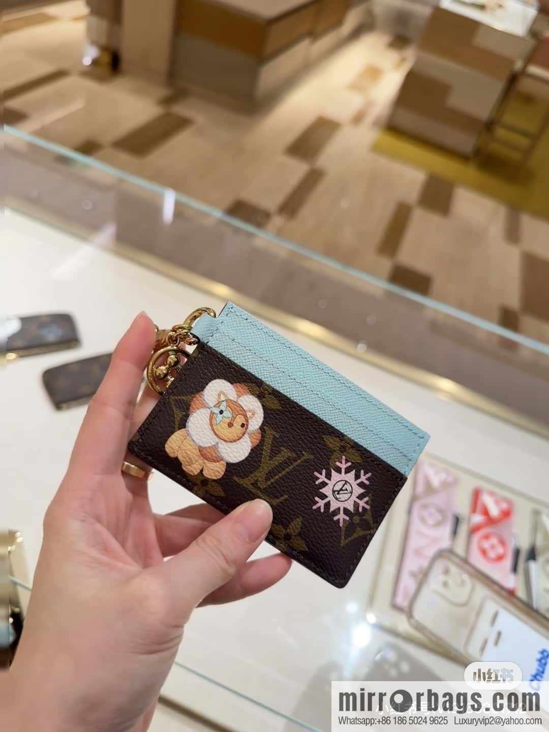 M12227 presbyopia blue, Christmas card bag wallet series LV CHARMS card clip m12215 presbyopia/red m12227 presbyopia/blue, silk screen LV Charms Ms card clip