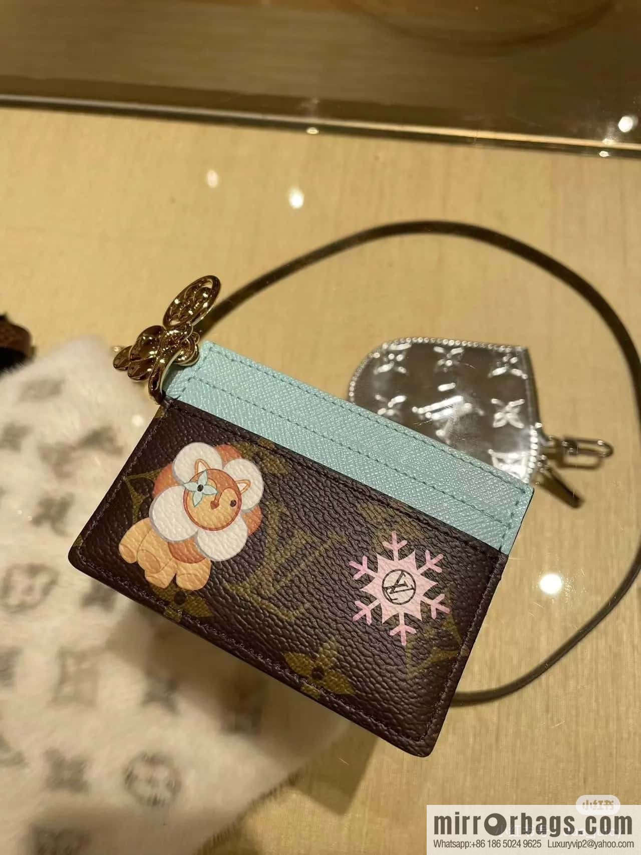 M12227 presbyopia blue, Christmas card bag wallet series LV CHARMS card clip m12215 presbyopia/red m12227 presbyopia/blue, silk screen LV Charms Ms card clip