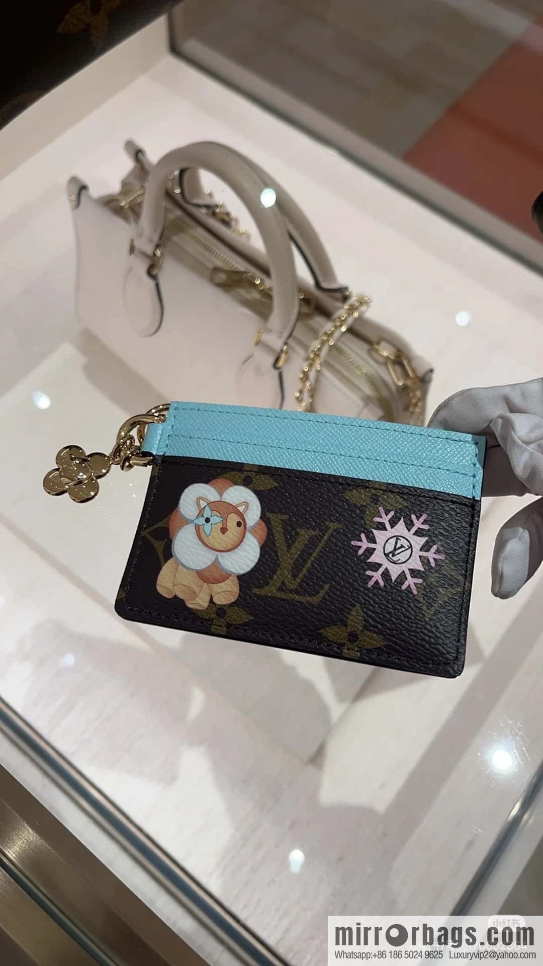 M12227 presbyopia blue, Christmas card bag wallet series LV CHARMS card clip m12215 presbyopia/red m12227 presbyopia/blue, silk screen LV Charms Ms card clip