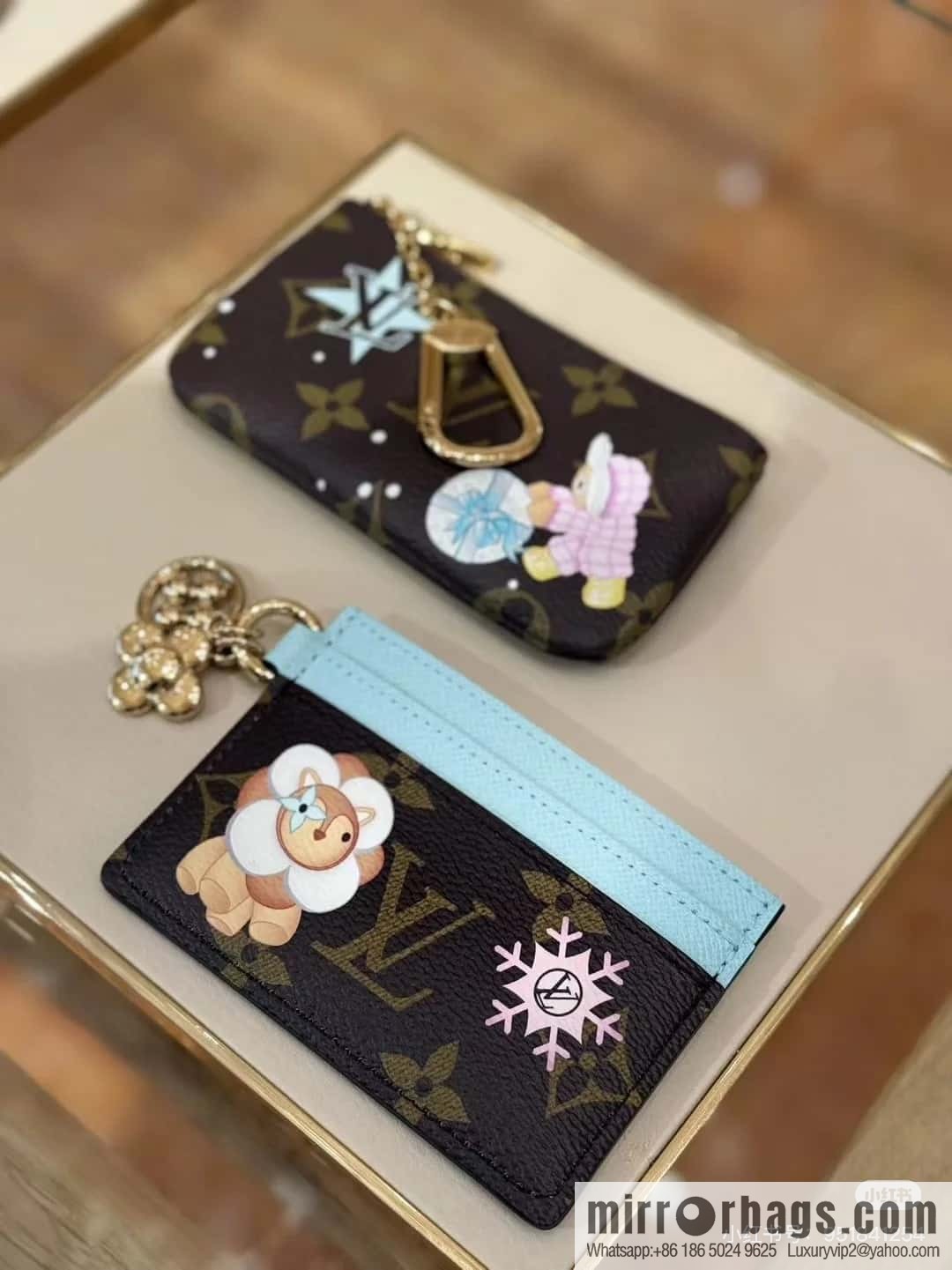 M12227 presbyopia blue, Christmas card bag wallet series LV CHARMS card clip m12215 presbyopia/red m12227 presbyopia/blue, silk screen LV Charms Ms card clip