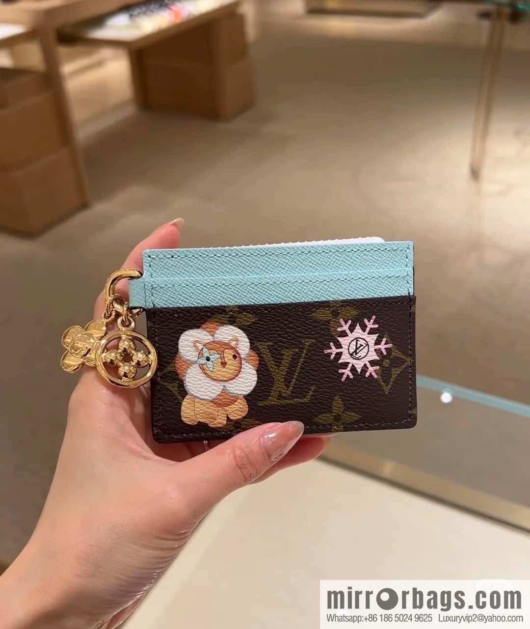 M12227 presbyopia blue, Christmas card bag wallet series LV CHARMS card clip m12215 presbyopia/red m12227 presbyopia/blue, silk screen LV Charms Ms card clip
