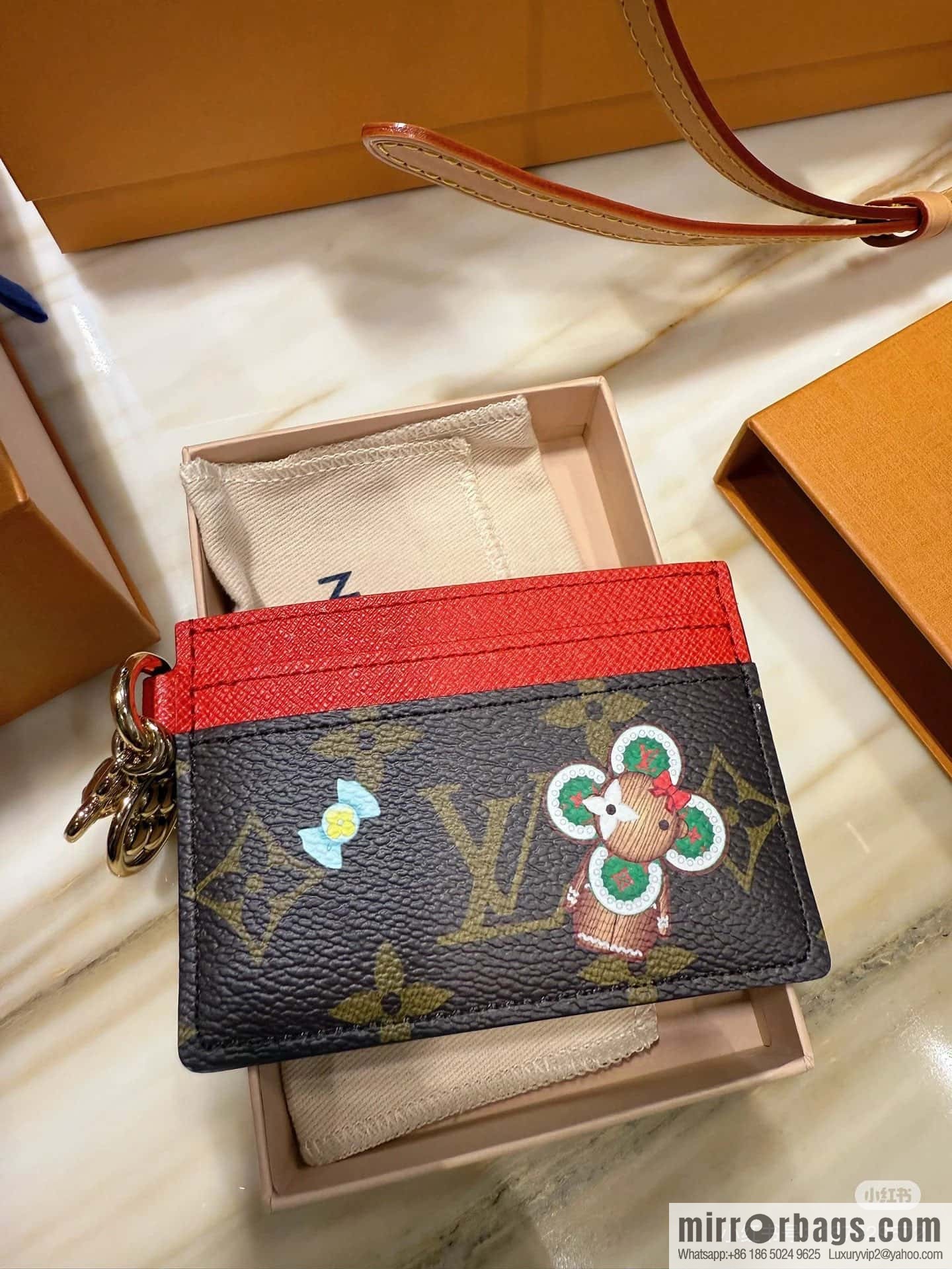 M12215 presbyopia red, Christmas card bag wallet series LV CHARMS card holder m12215 presbyopia/red
