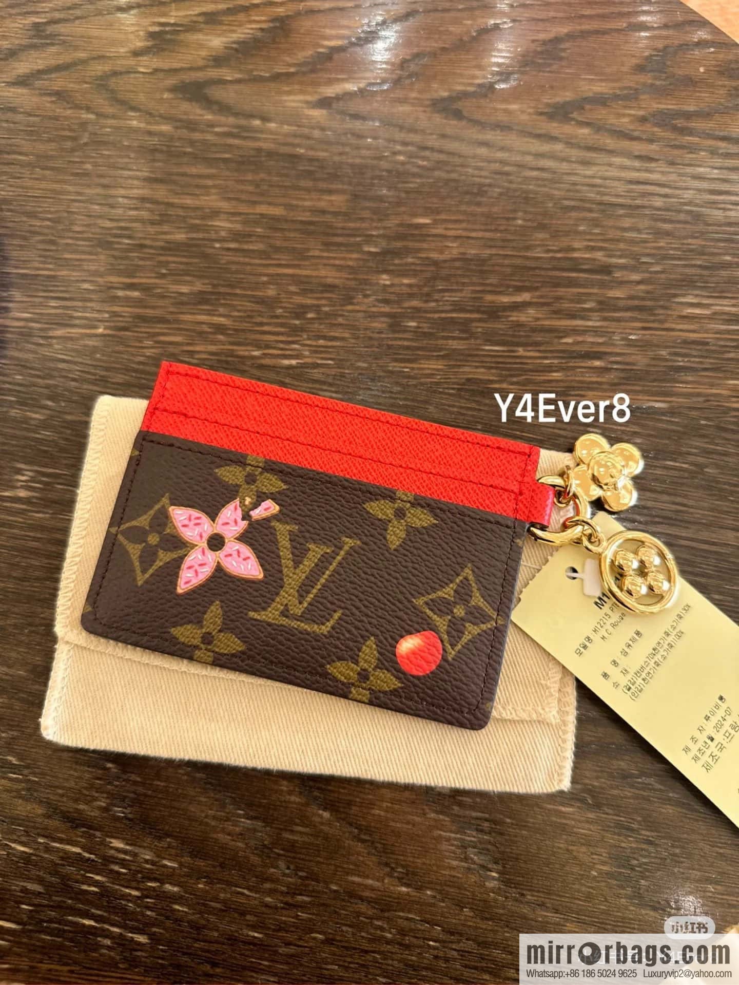 M12215 presbyopia red, Christmas card bag wallet series LV CHARMS card holder m12215 presbyopia/red