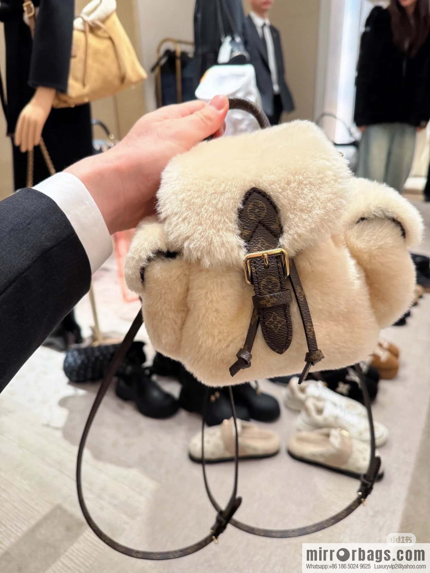 M11919-meter white, plush backpack series, the new NANO TEDDY backpack LV Ski series of the season
