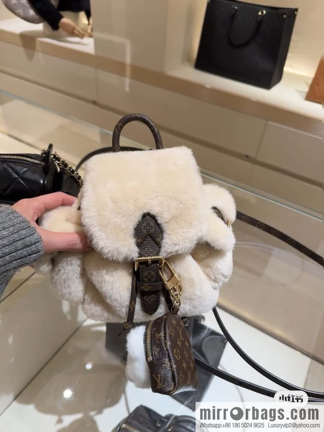 M11919-meter white, plush backpack series, the new NANO TEDDY backpack LV Ski series of the season