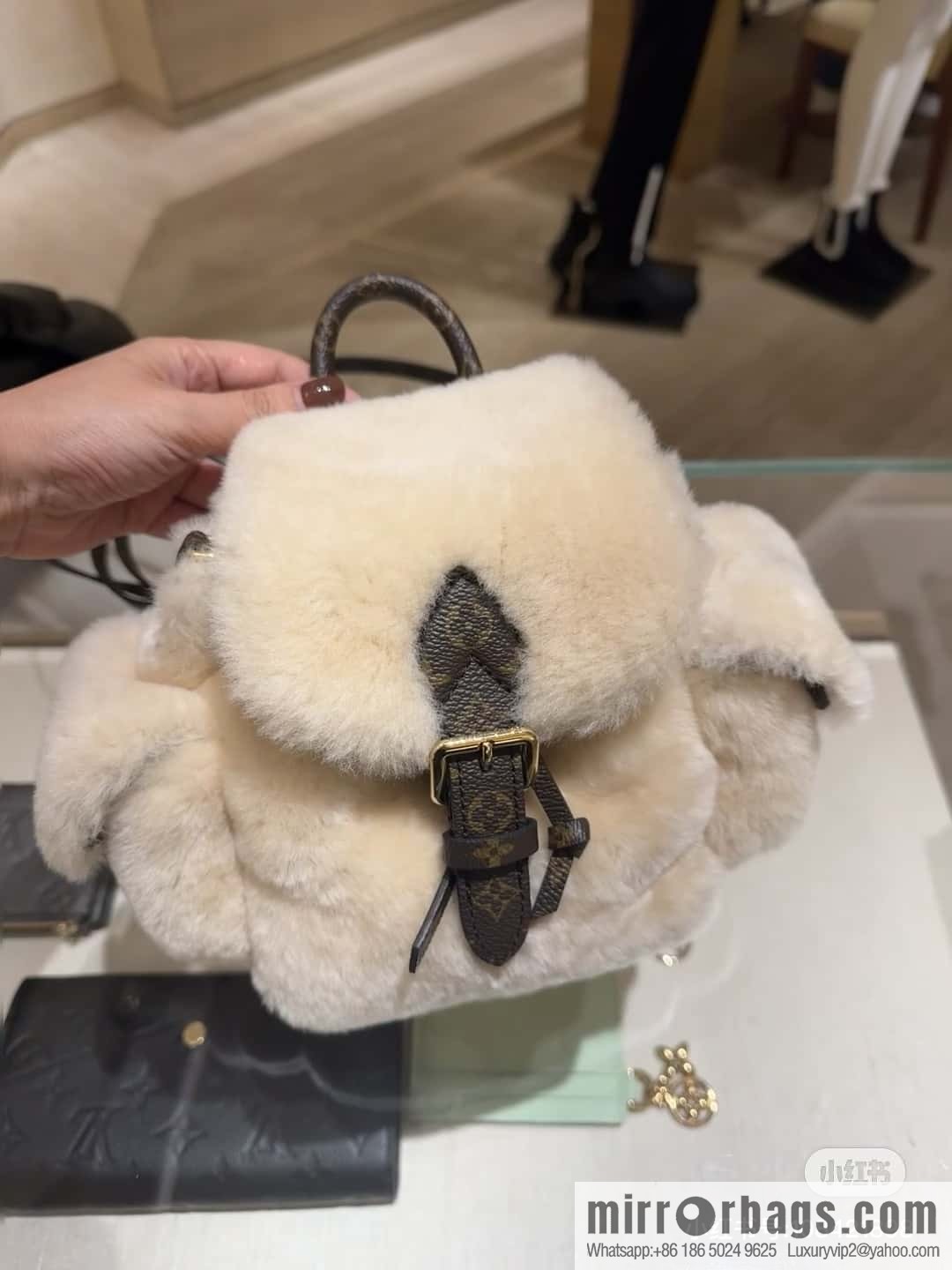 M11919-meter white, plush backpack series, the new NANO TEDDY backpack LV Ski series of the season