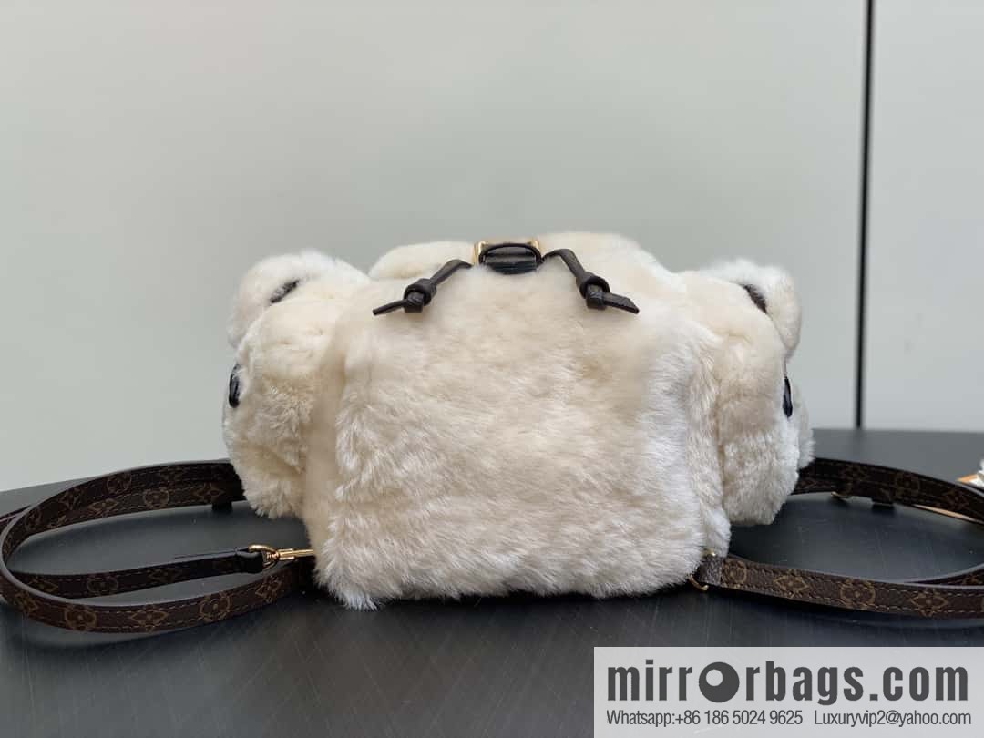 M11919-meter white, plush backpack series, the new NANO TEDDY backpack LV Ski series of the season