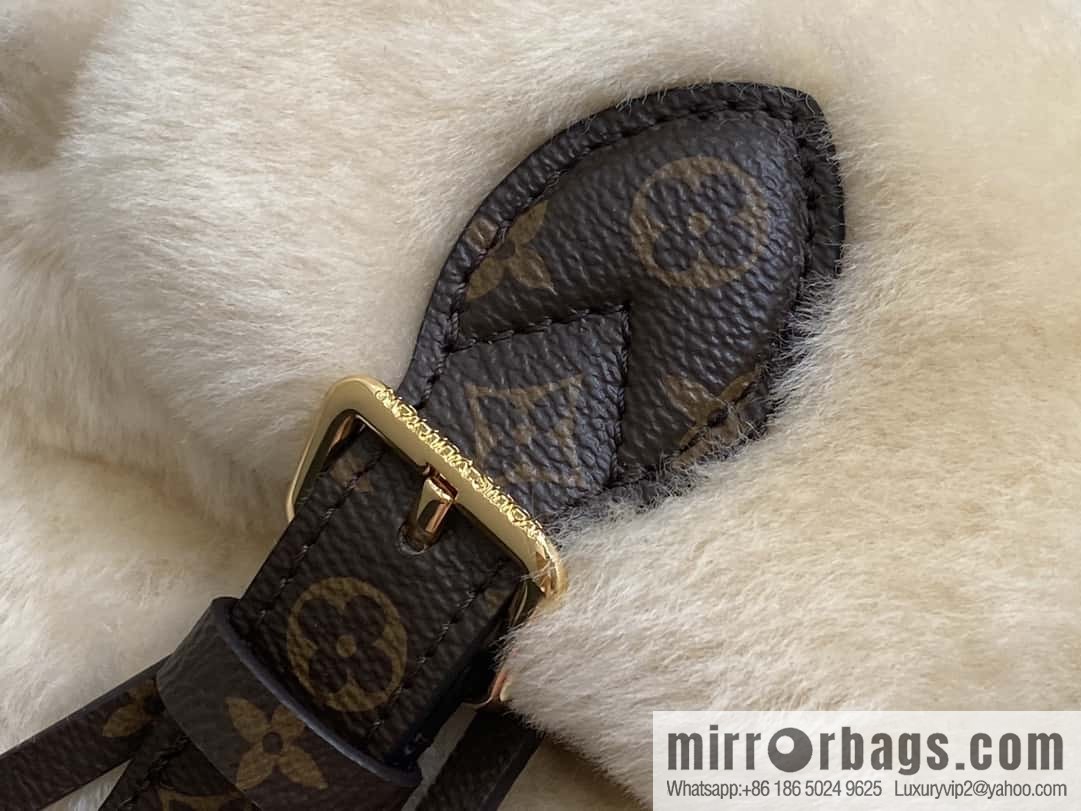 M11919-meter white, plush backpack series, the new NANO TEDDY backpack LV Ski series of the season