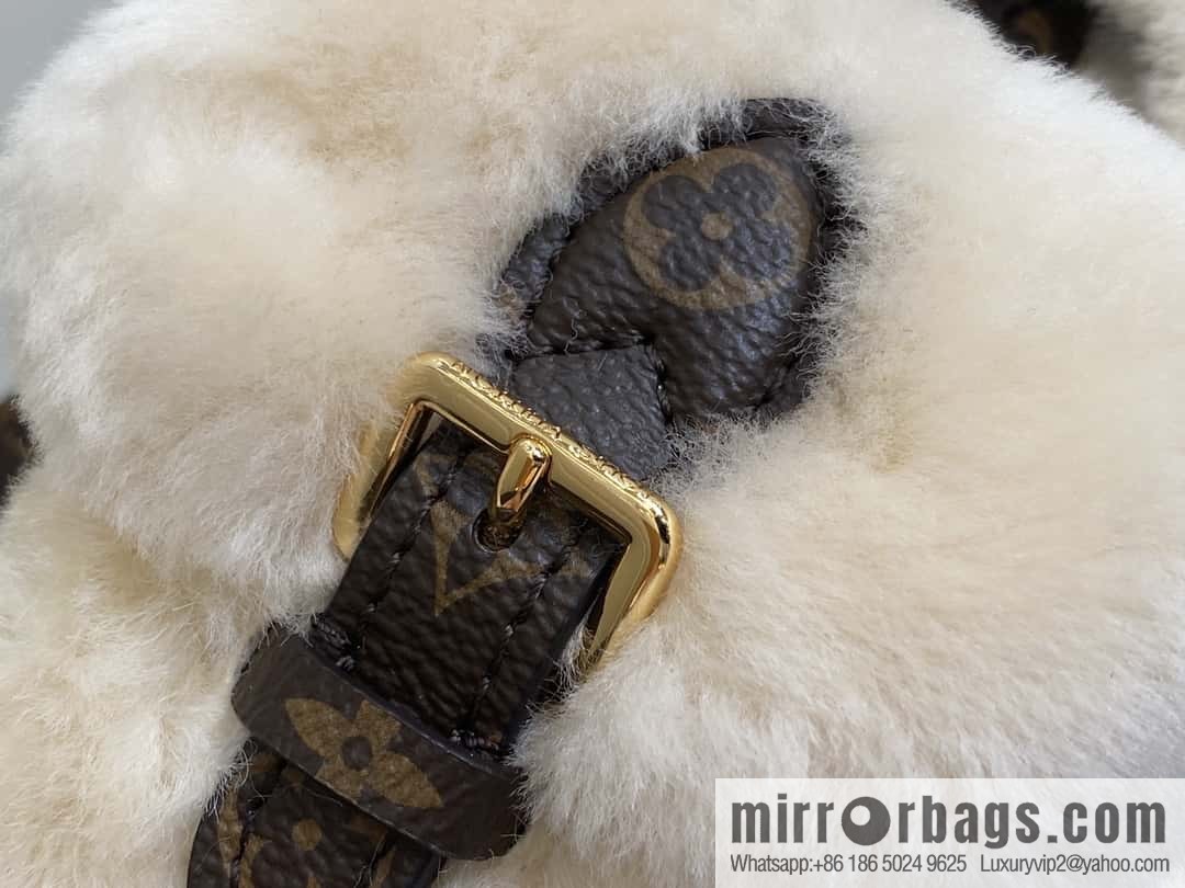 M11919-meter white, plush backpack series, the new NANO TEDDY backpack LV Ski series of the season