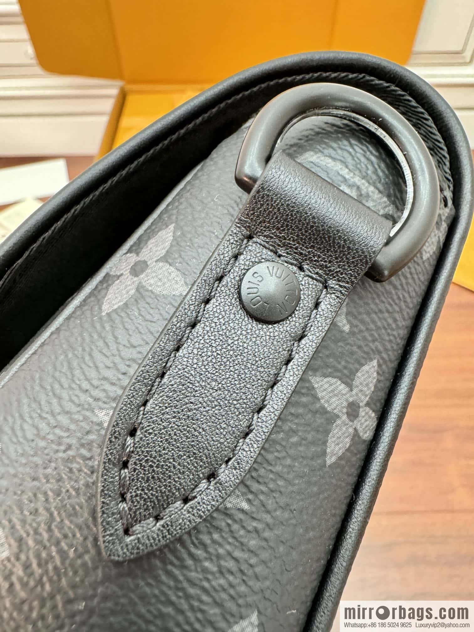 LV M12519 Montsouris Messenger PM