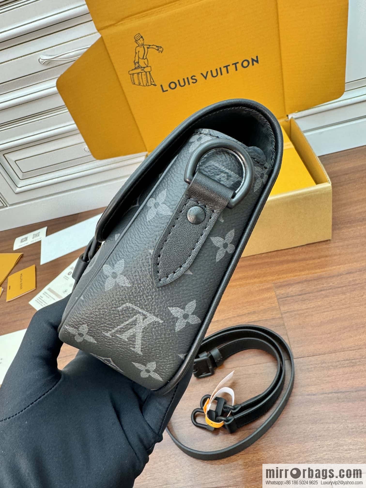 LV M12519 Montsouris Messenger PM