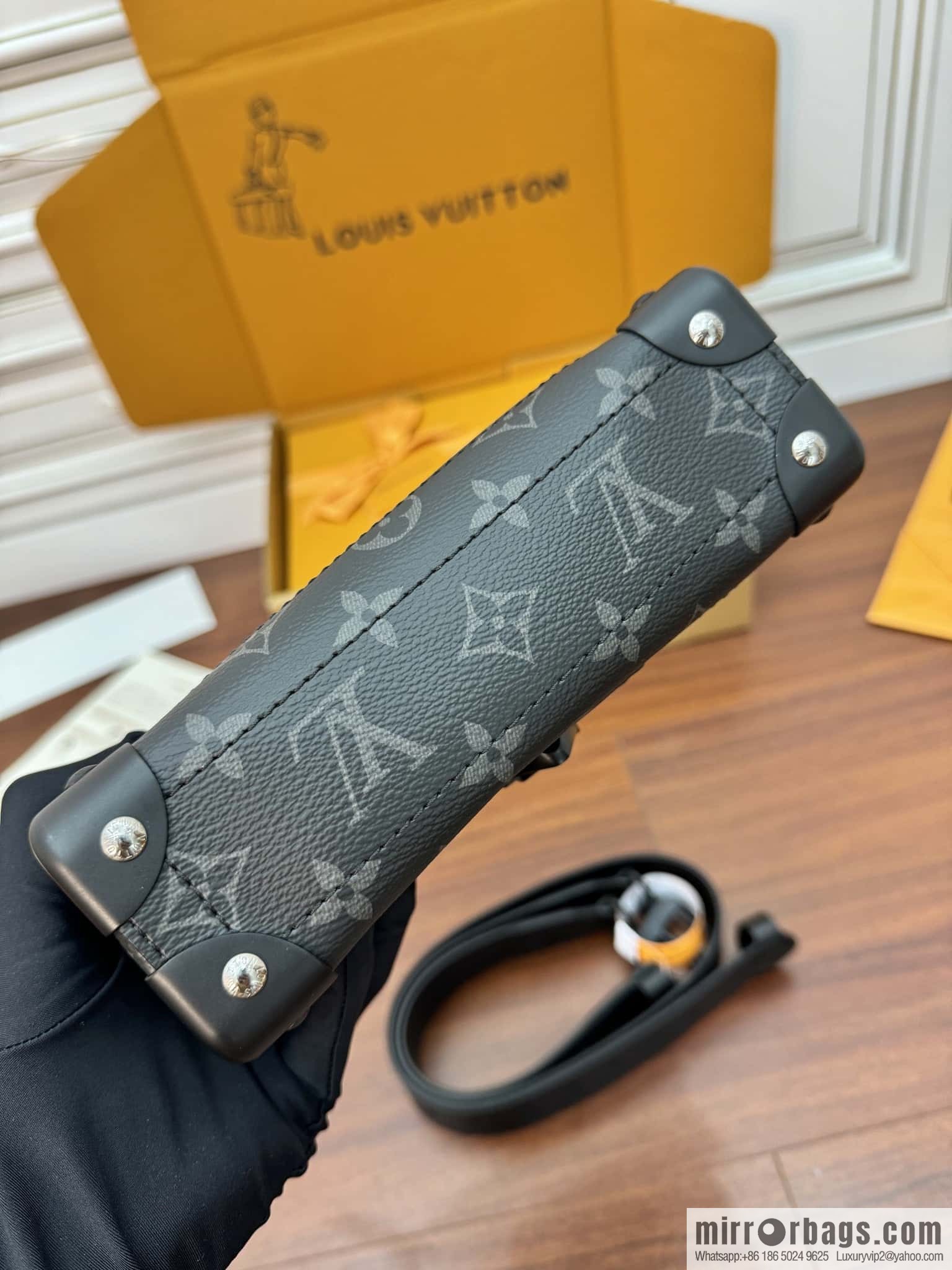 LV M11743 Soul Trunk