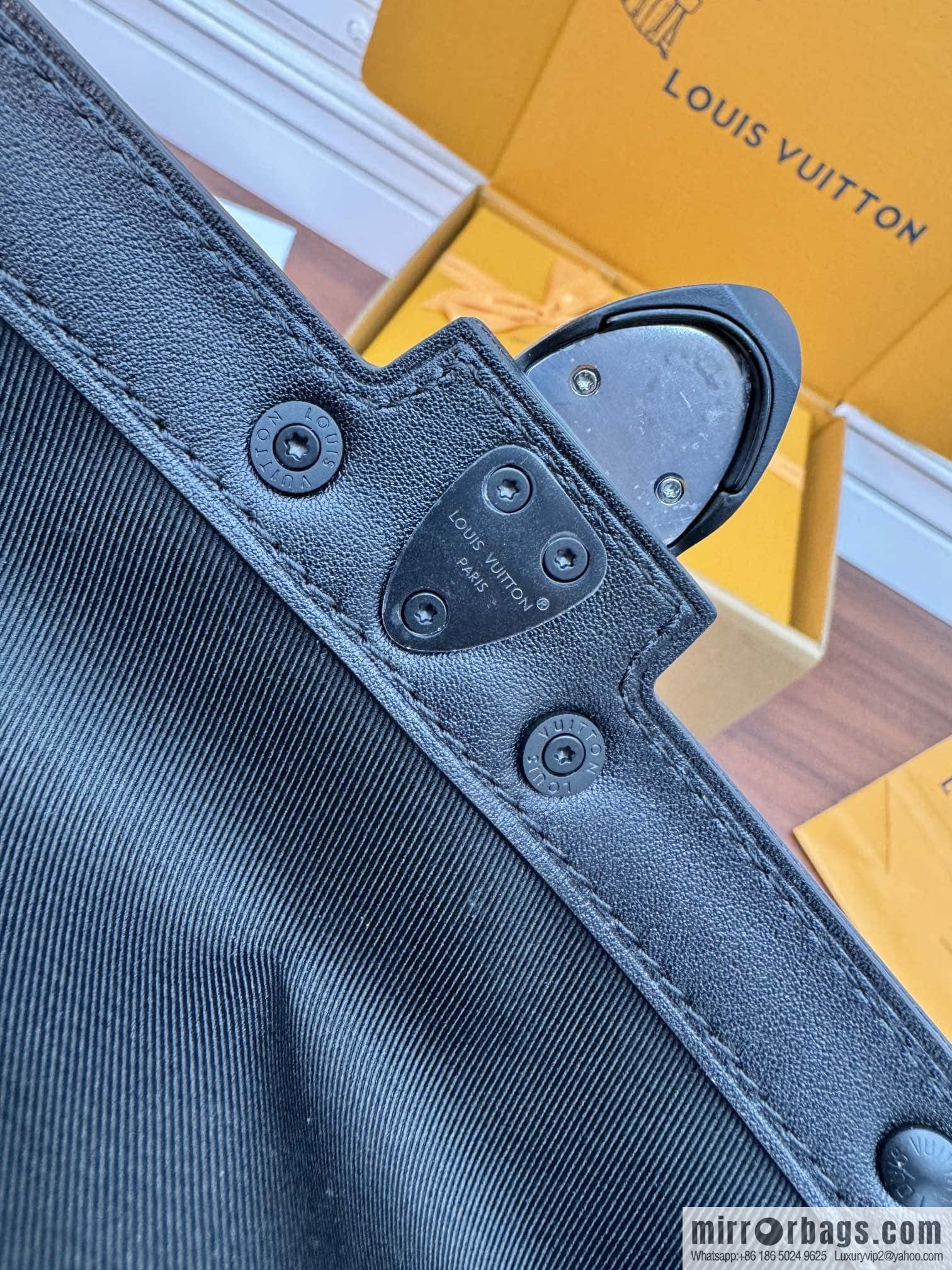 LV M11743 Soul Trunk