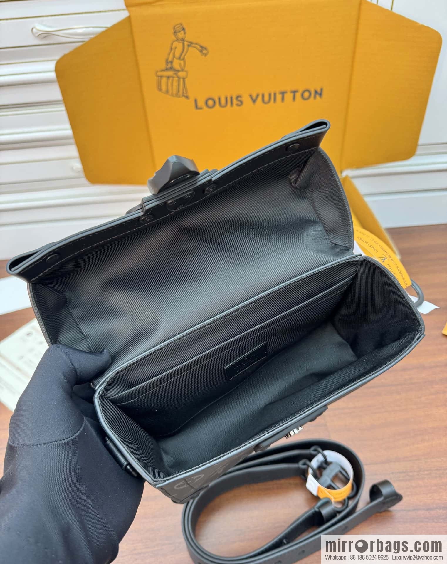 LV M11743 Soul Trunk
