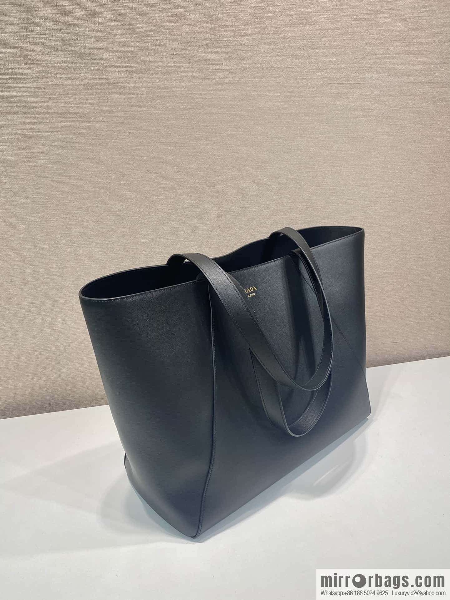 PRADA 🎉 new tote bag 🎉 2VG123🎉🎉