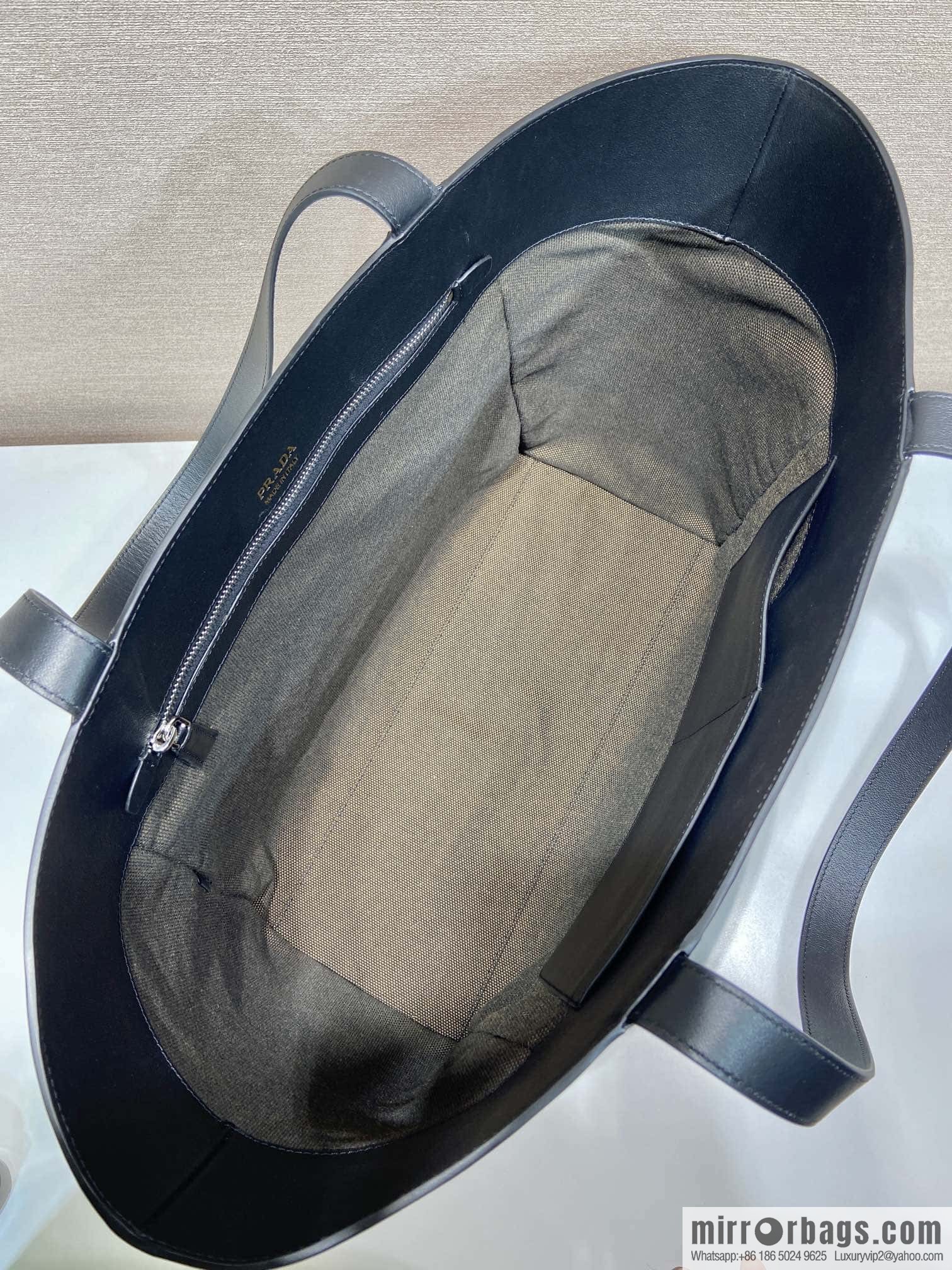 PRADA 🎉 new tote bag 🎉 2VG123🎉🎉
