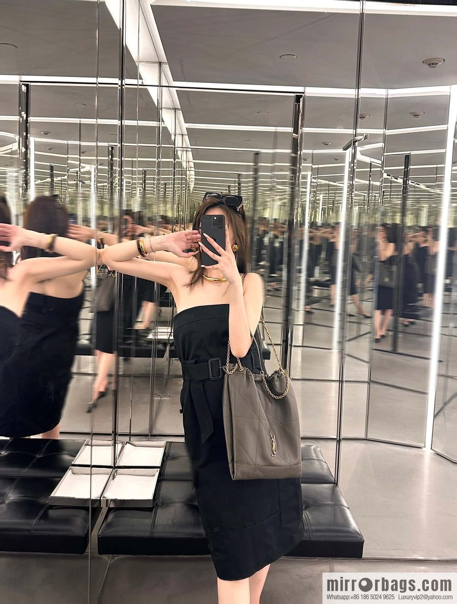 YSL 𝗝𝗔𝗠𝗜𝗘 𝟰.𝟯 𝗣𝗢𝗖𝗛𝗢𝗡 suede clutch bag 781666 musk green