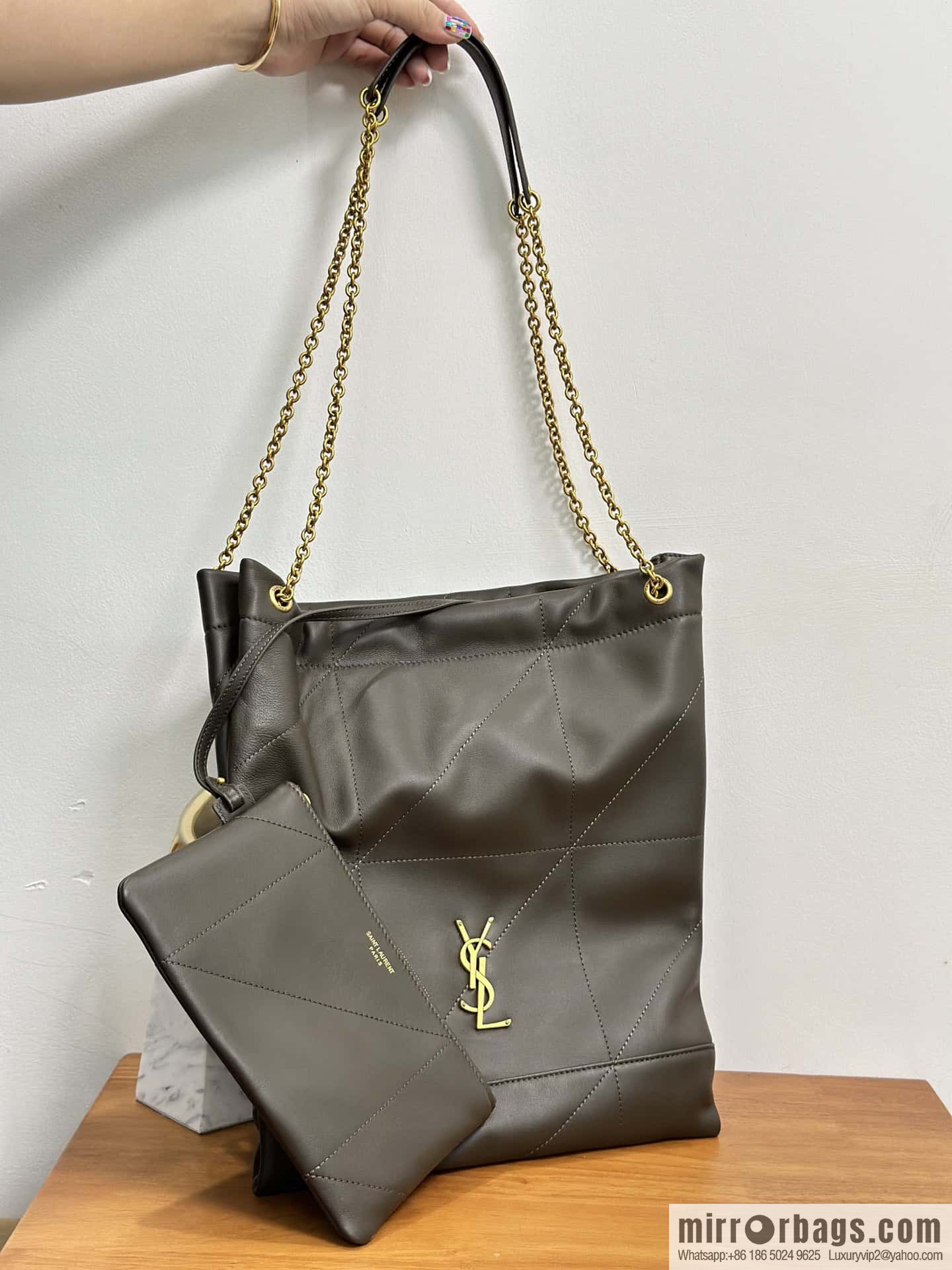 YSL 𝗝𝗔𝗠𝗜𝗘 𝟰.𝟯 𝗣𝗢𝗖𝗛𝗢𝗡 suede clutch bag 781666 musk green