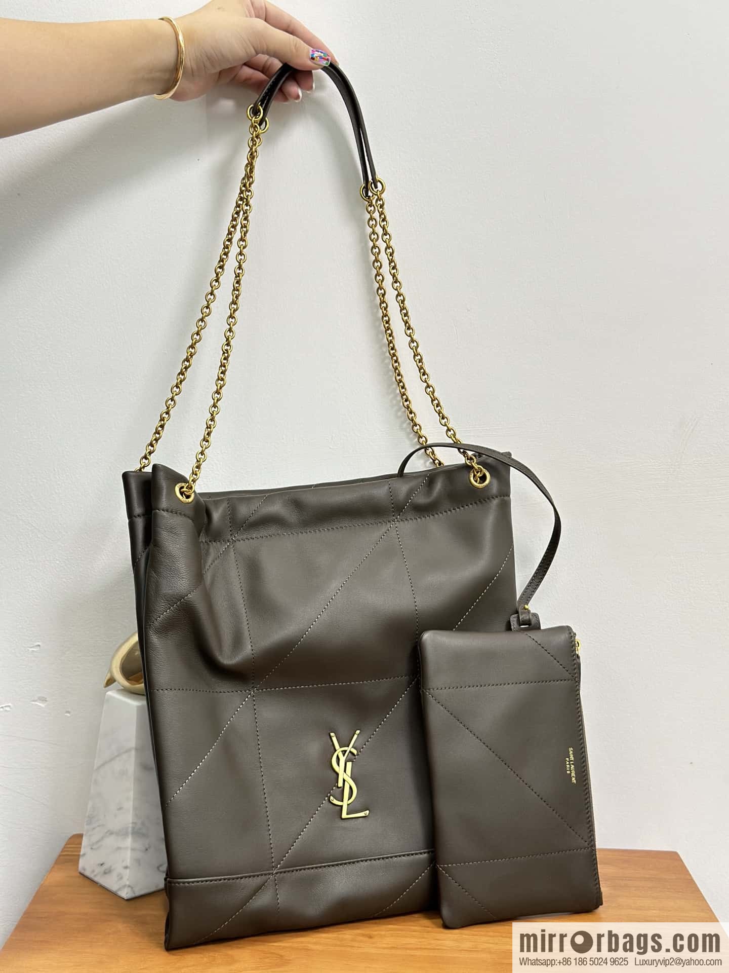 YSL 𝗝𝗔𝗠𝗜𝗘 𝟰.𝟯 𝗣𝗢𝗖𝗛𝗢𝗡 suede clutch bag 781666 musk green