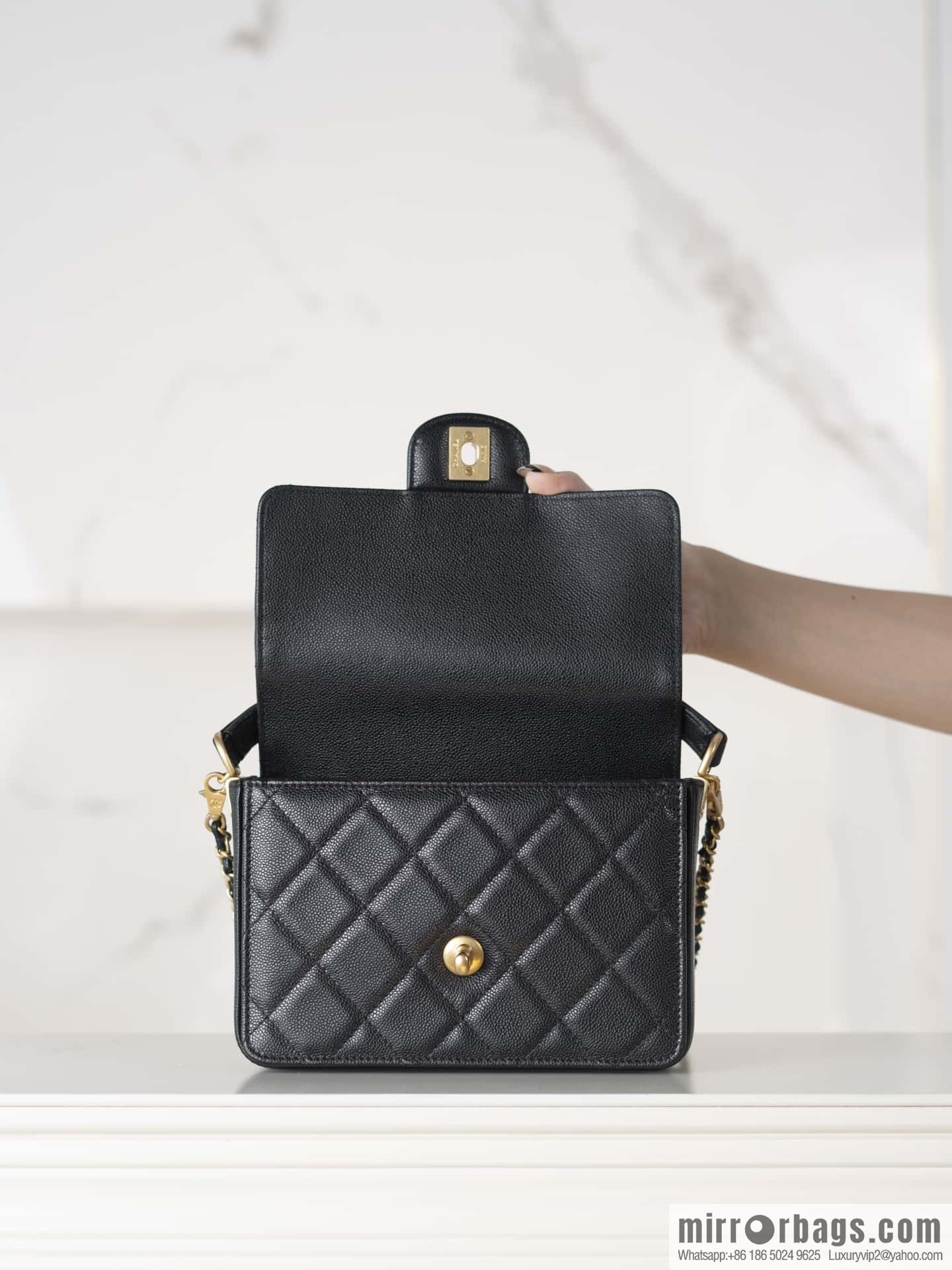 𝐂𝐇𝐀𝐍𝐄𝐋 24K CF Handle Cover Bag, Black, Small AS5165