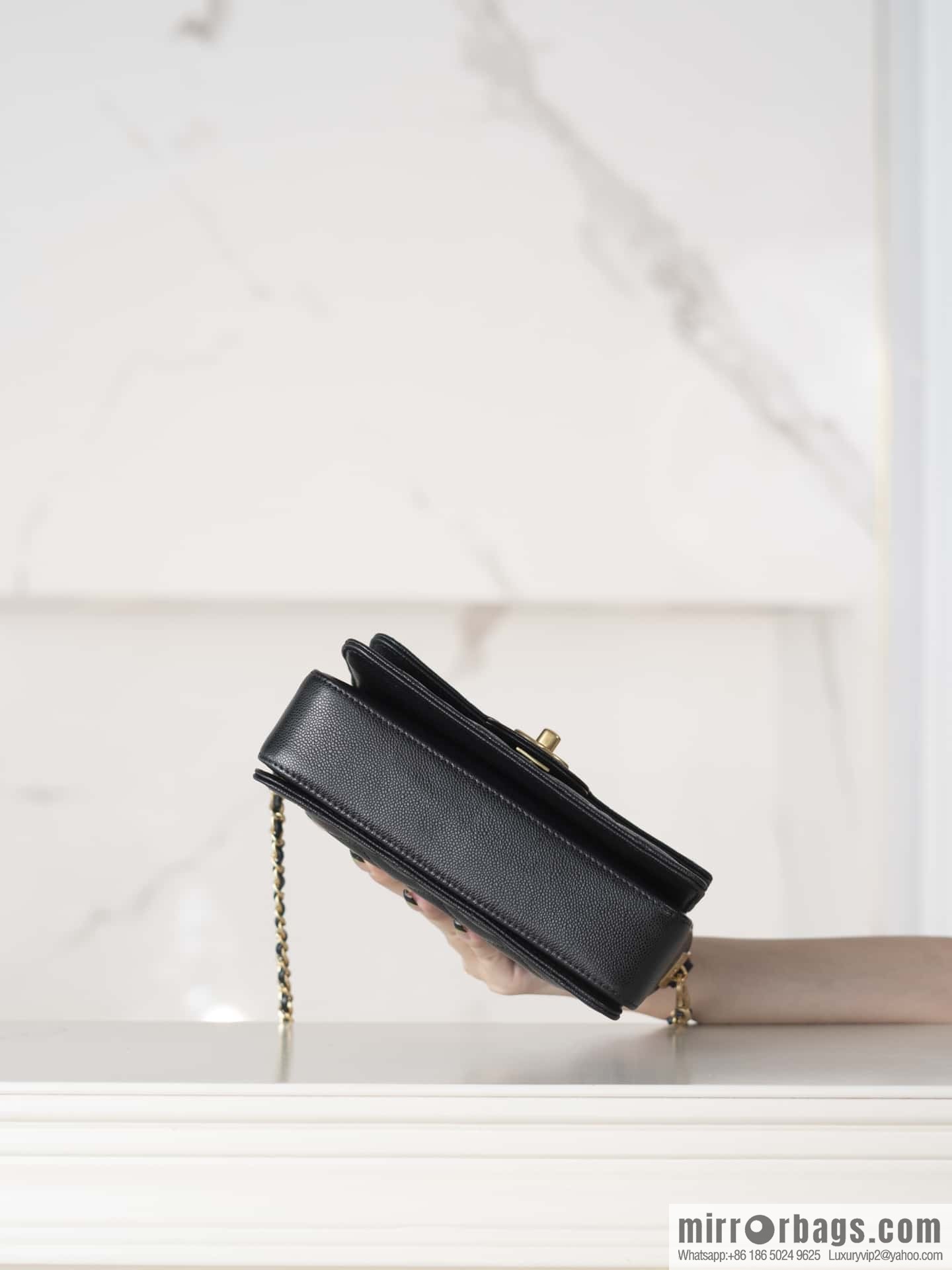 𝐂𝐇𝐀𝐍𝐄𝐋 24K CF Handle Cover Bag, Black, Small AS5165