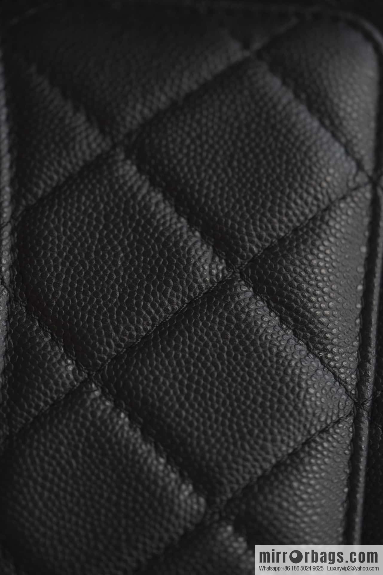 𝐂𝐇𝐀𝐍𝐄𝐋 24K CF Handle Cover Bag, Black, Small AS5165