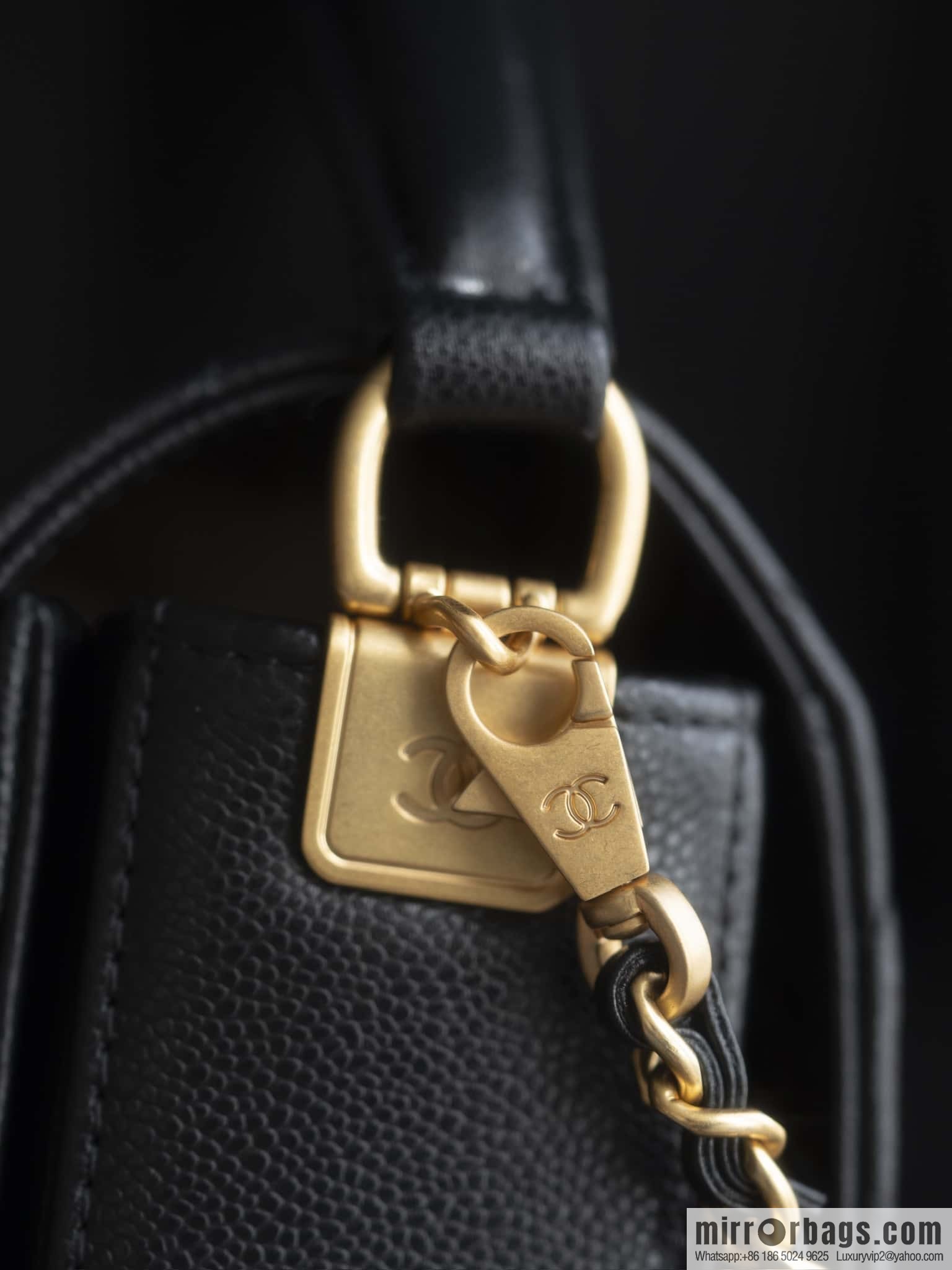 𝐂𝐇𝐀𝐍𝐄𝐋 24K CF Handle Cover Bag, Black, Small AS5165