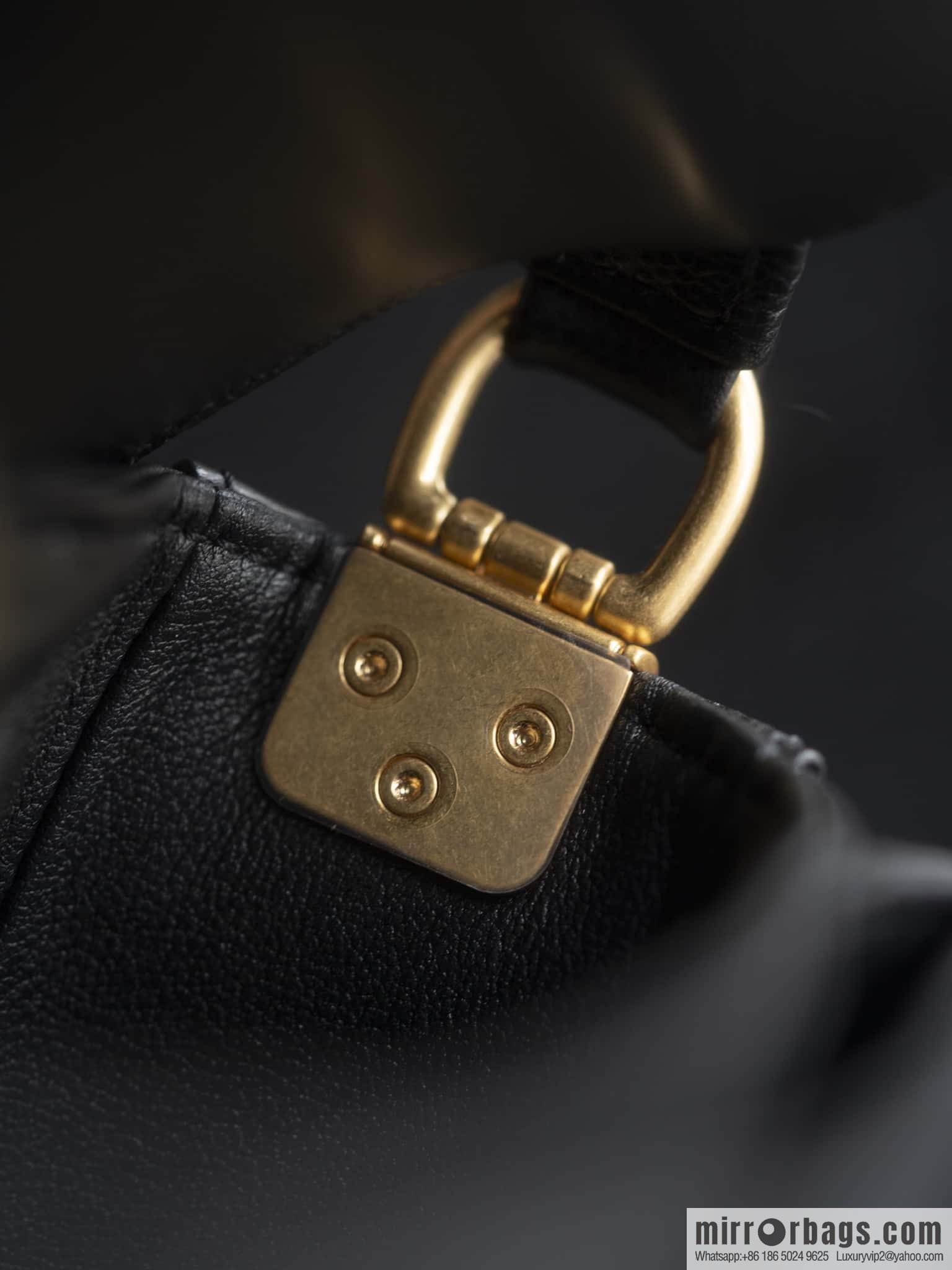𝐂𝐇𝐀𝐍𝐄𝐋 24K CF Handle Cover Bag, Black, Small AS5165