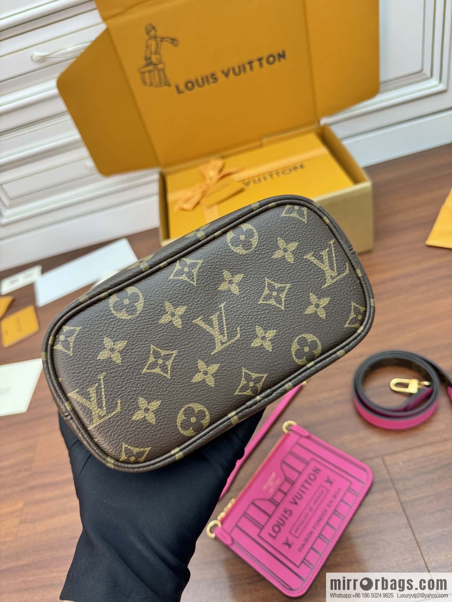 LV M12106 REVERSIBLE Neverfull Bandoulière Inside Out BB