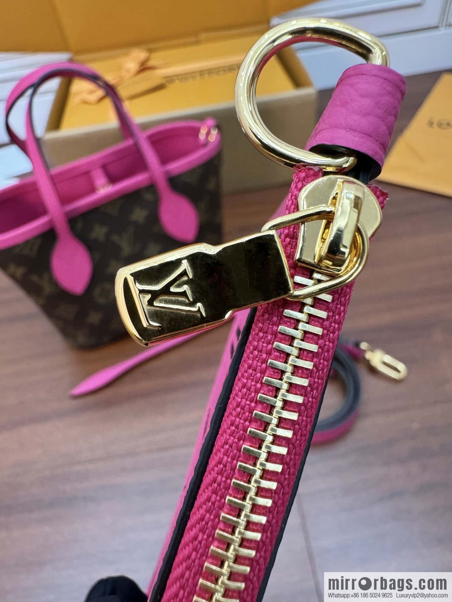 LV M12106 REVERSIBLE Neverfull Bandoulière Inside Out BB