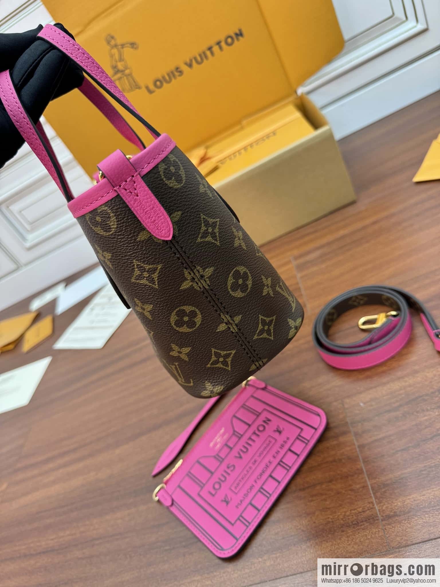 LV M12106 REVERSIBLE Neverfull Bandoulière Inside Out BB