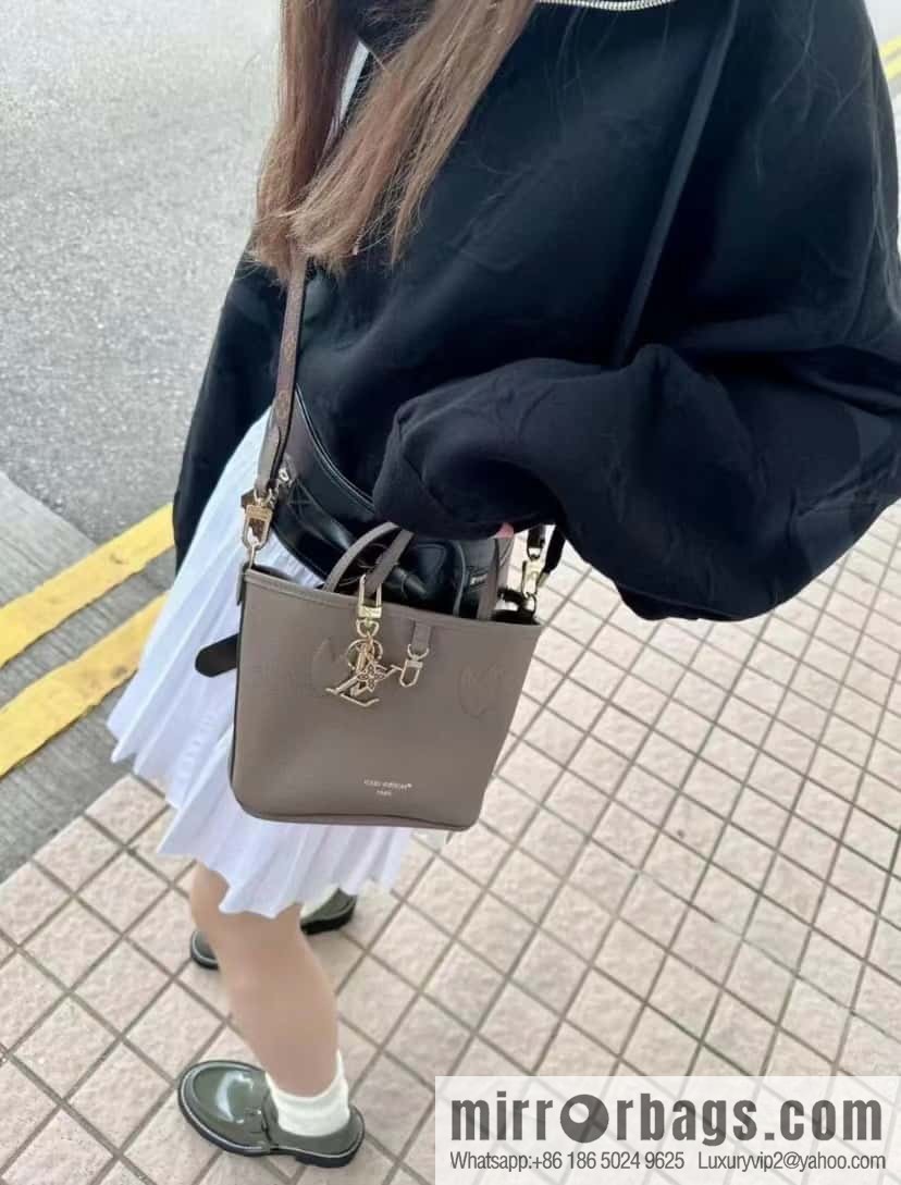 LV M12109 New Reversible Neverfull Bandoulière Inside Out BB