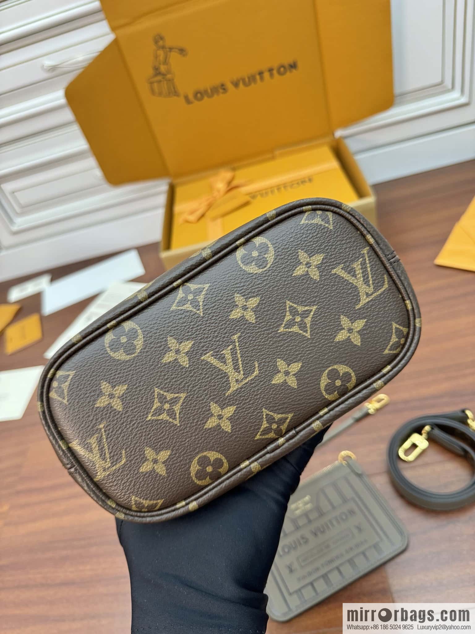 LV M12109 New Reversible Neverfull Bandoulière Inside Out BB