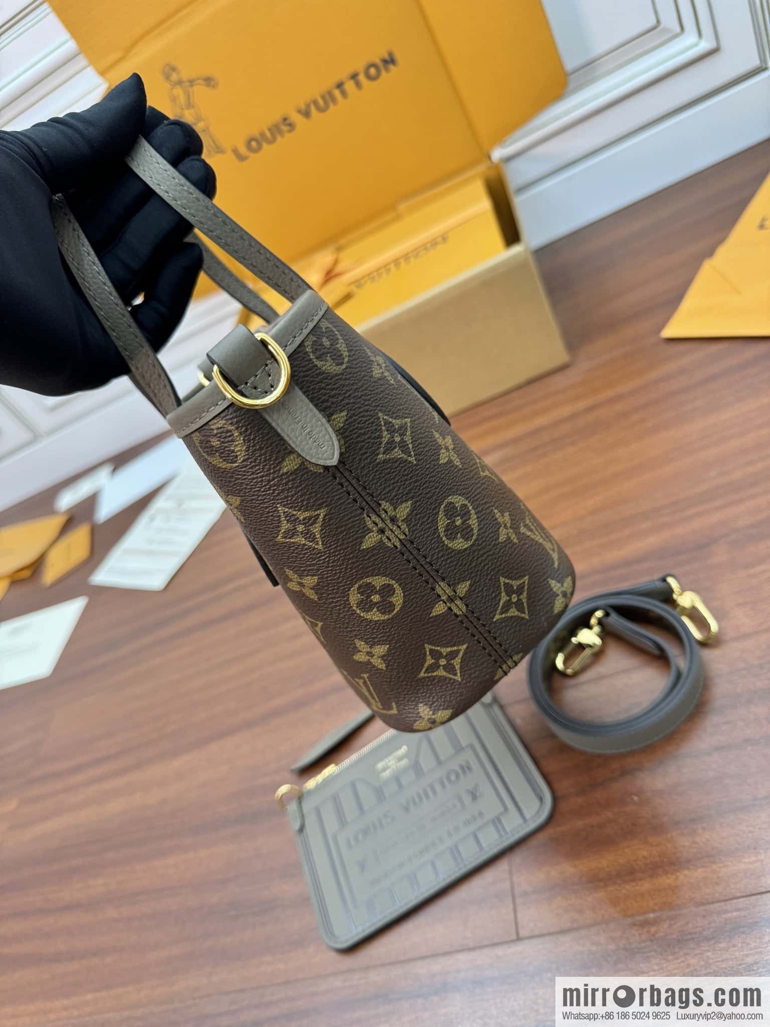 LV M12109 New Reversible Neverfull Bandoulière Inside Out BB