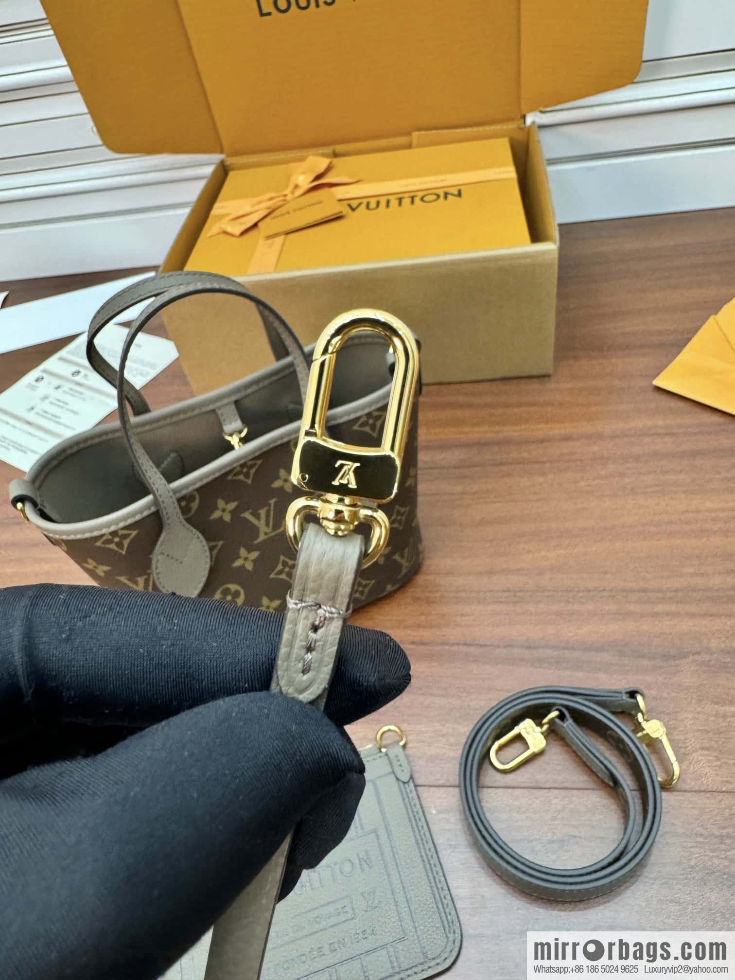LV M12109 New Reversible Neverfull Bandoulière Inside Out BB