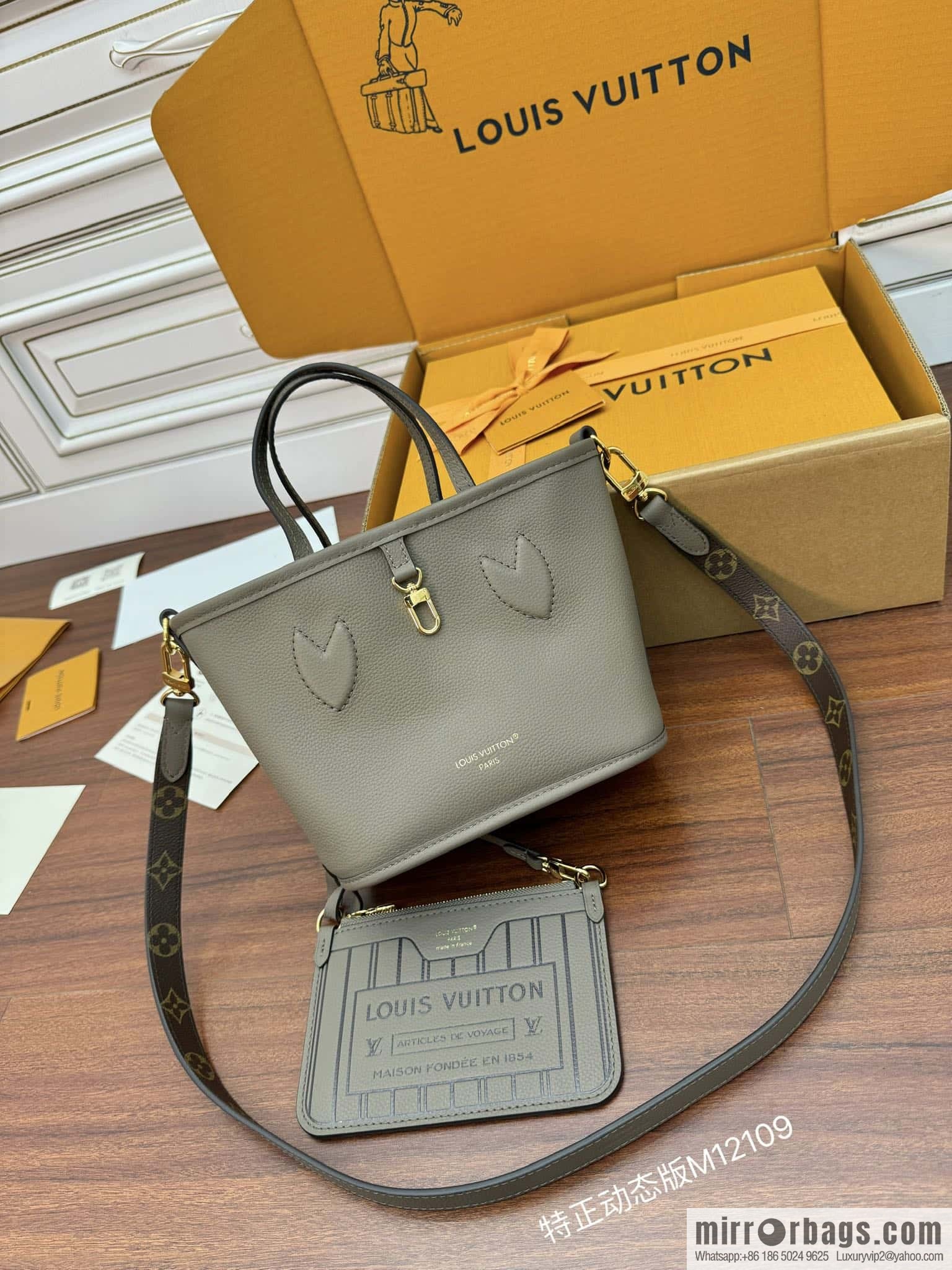 LV M12109 New Reversible Neverfull Bandoulière Inside Out BB