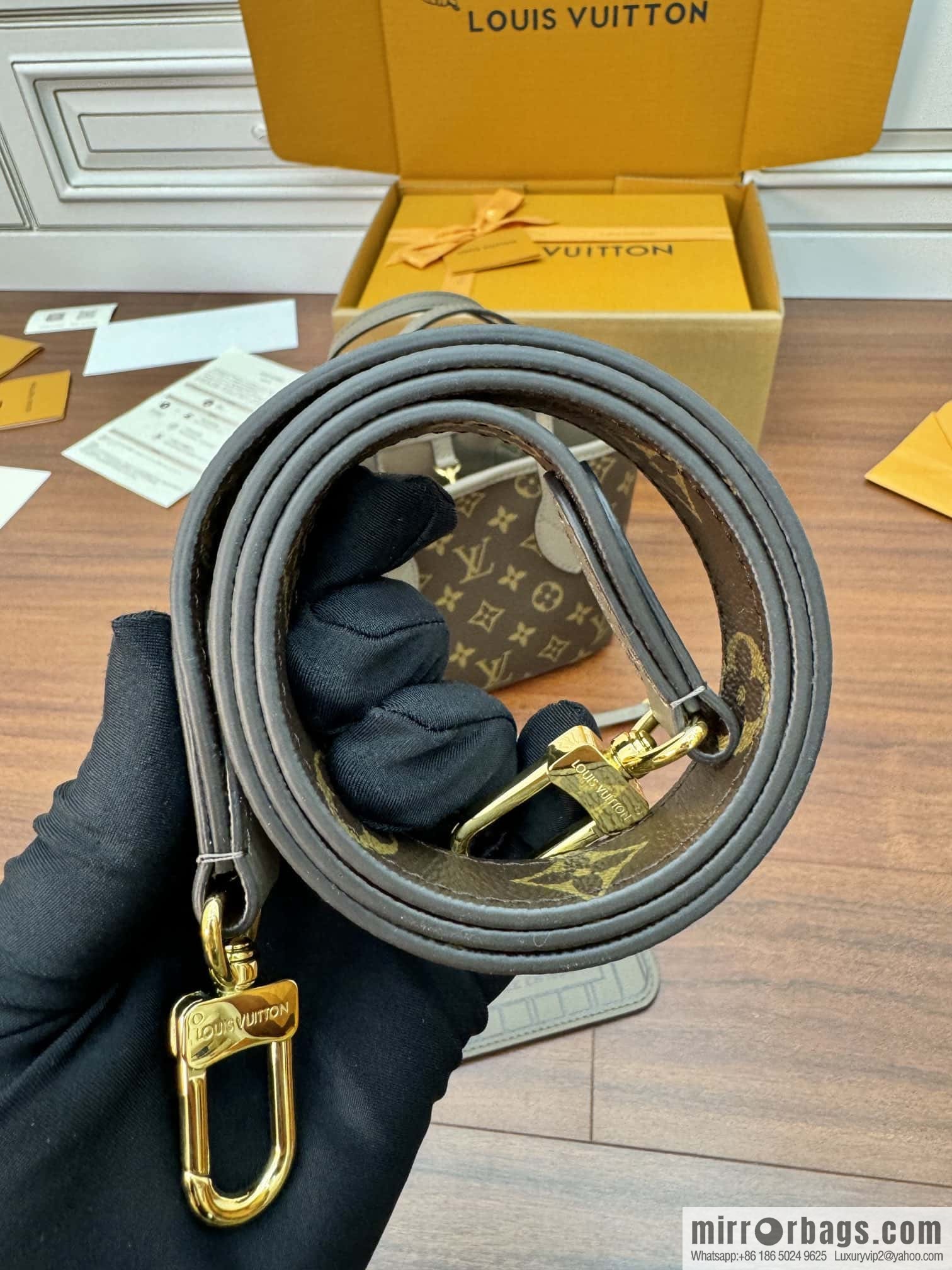 LV M12109 New Reversible Neverfull Bandoulière Inside Out BB