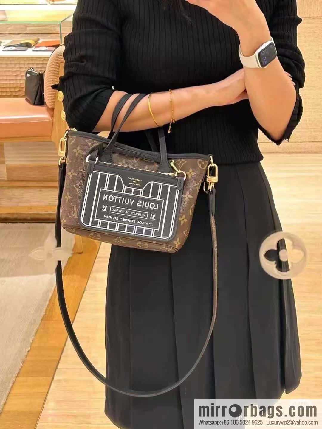 LV M12099 REVERSIBLE Neverfull Bandoulière Inside Out BB