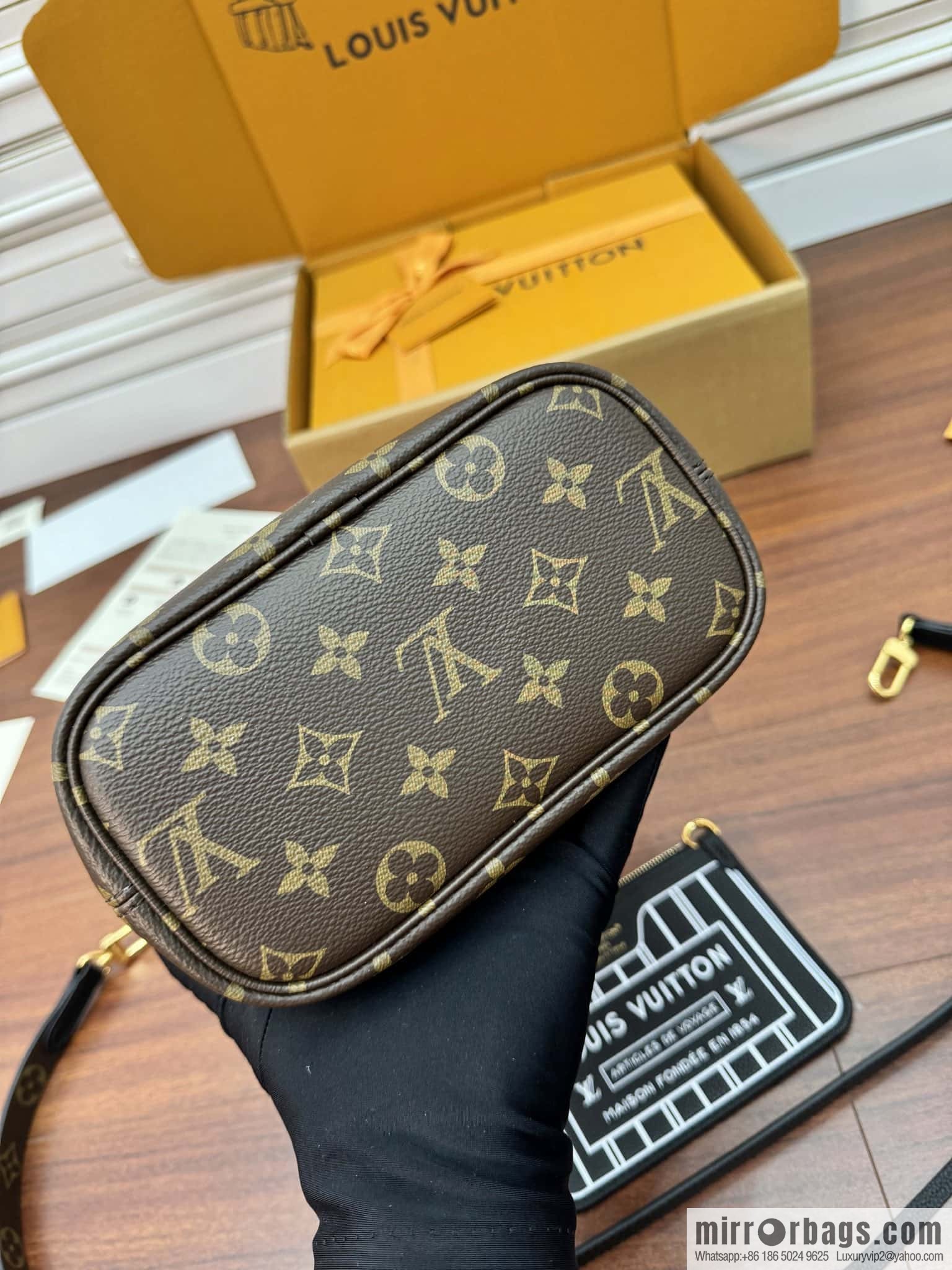 LV M12099 REVERSIBLE Neverfull Bandoulière Inside Out BB