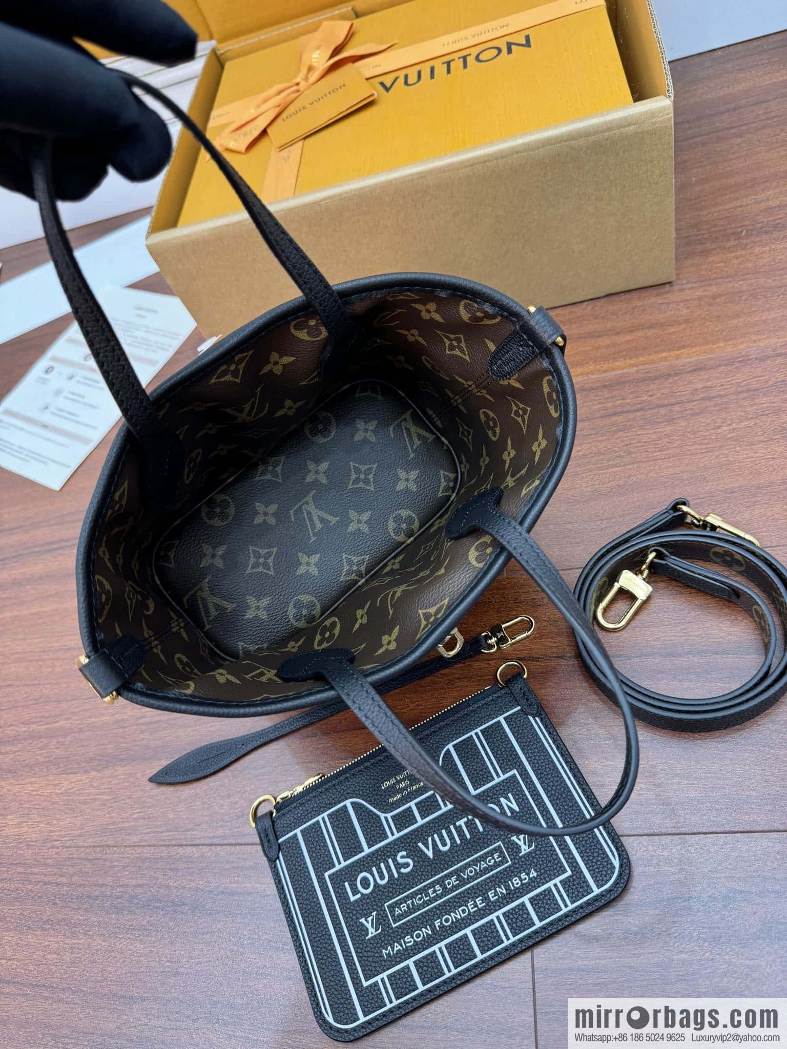 LV M12099 REVERSIBLE Neverfull Bandoulière Inside Out BB