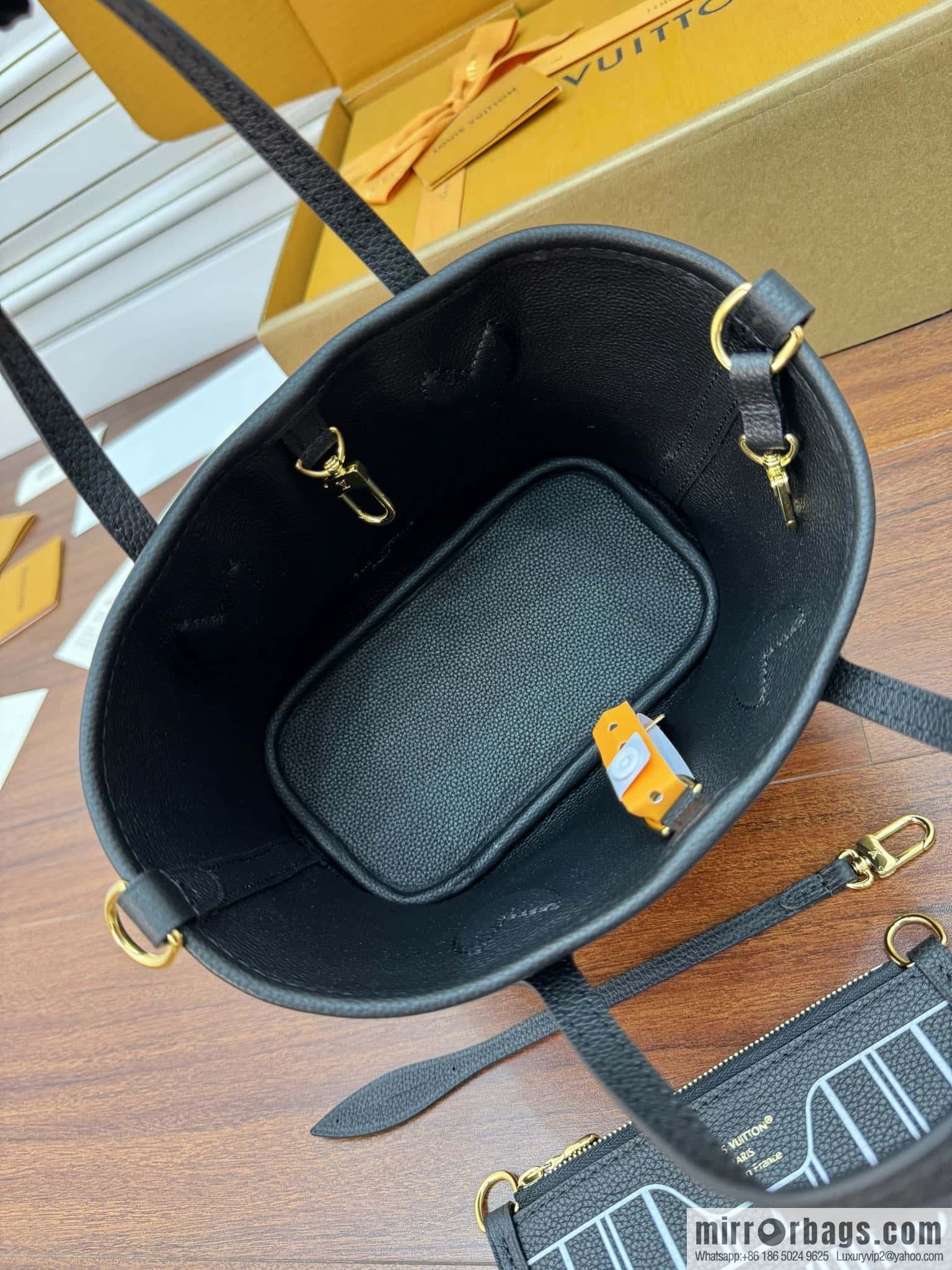 LV M12099 REVERSIBLE Neverfull Bandoulière Inside Out BB