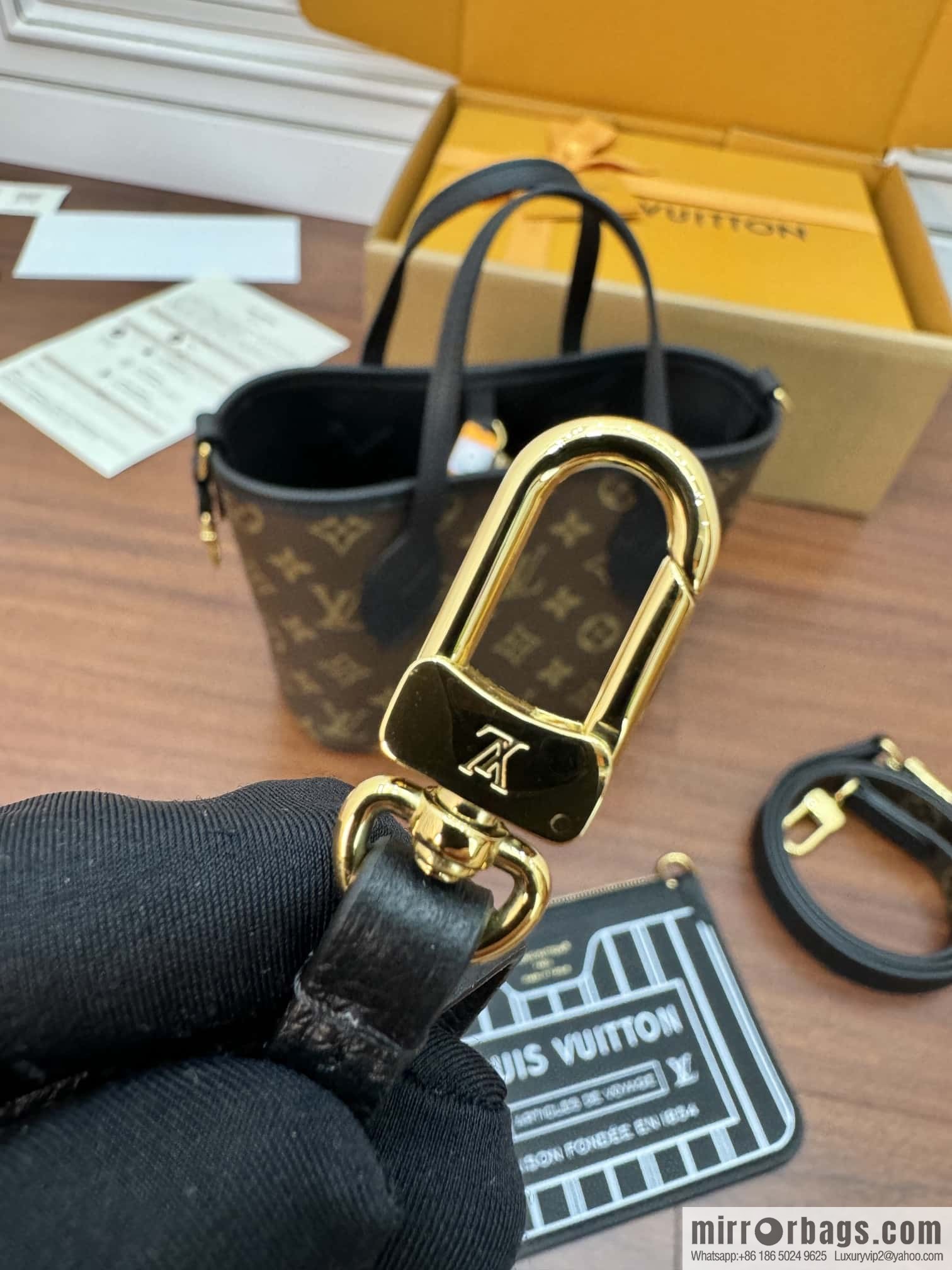 LV M12099 REVERSIBLE Neverfull Bandoulière Inside Out BB