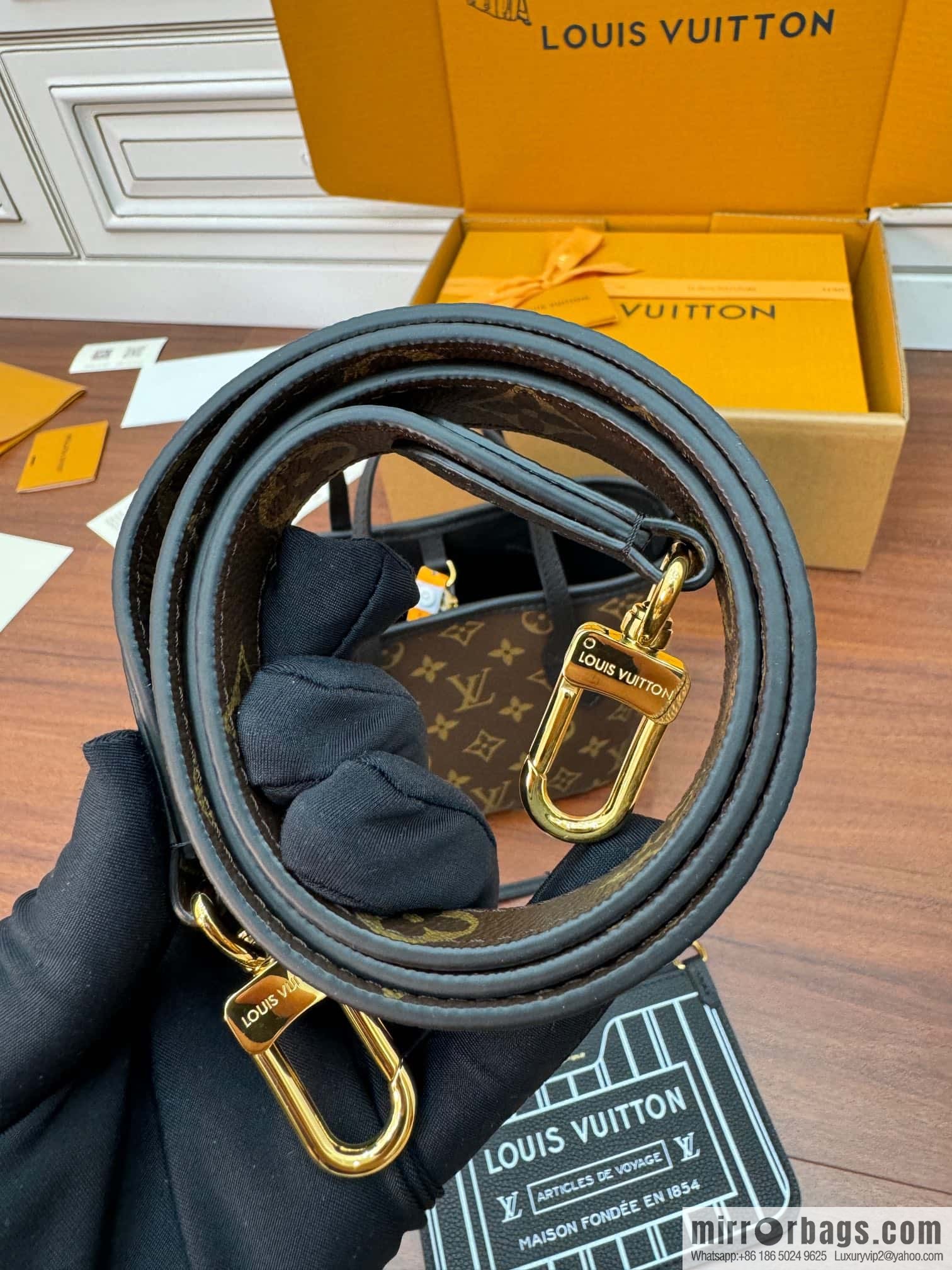 LV M12099 REVERSIBLE Neverfull Bandoulière Inside Out BB