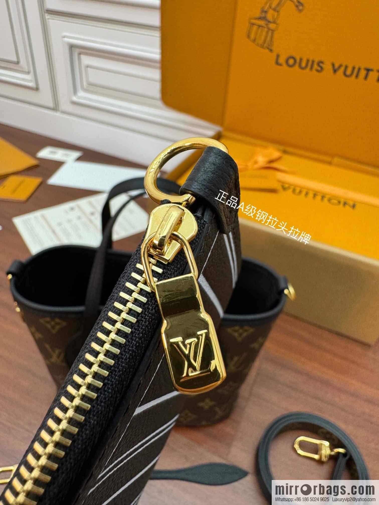LV M12099 REVERSIBLE Neverfull Bandoulière Inside Out BB