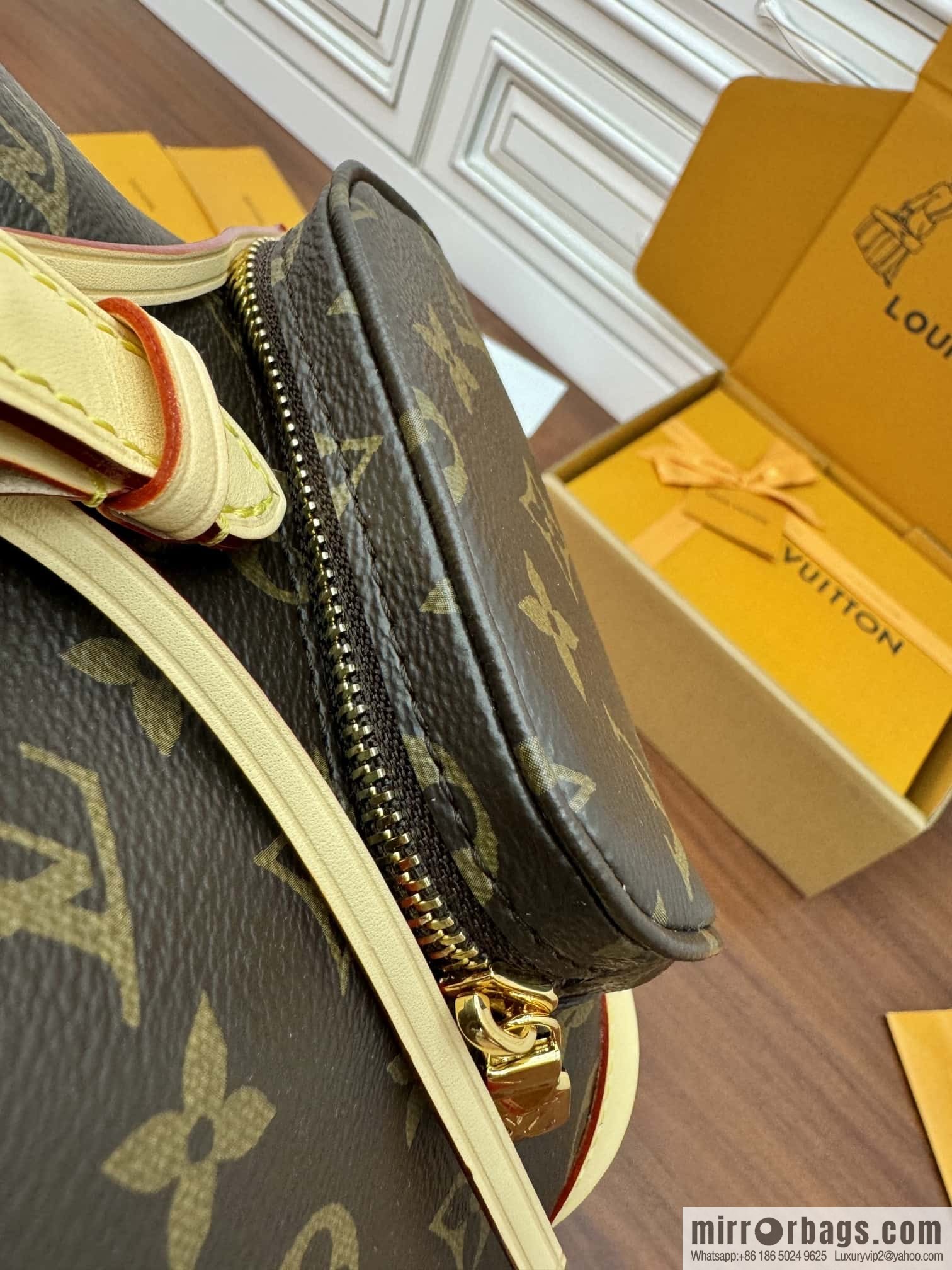 LV M11199 Montsouris Mini